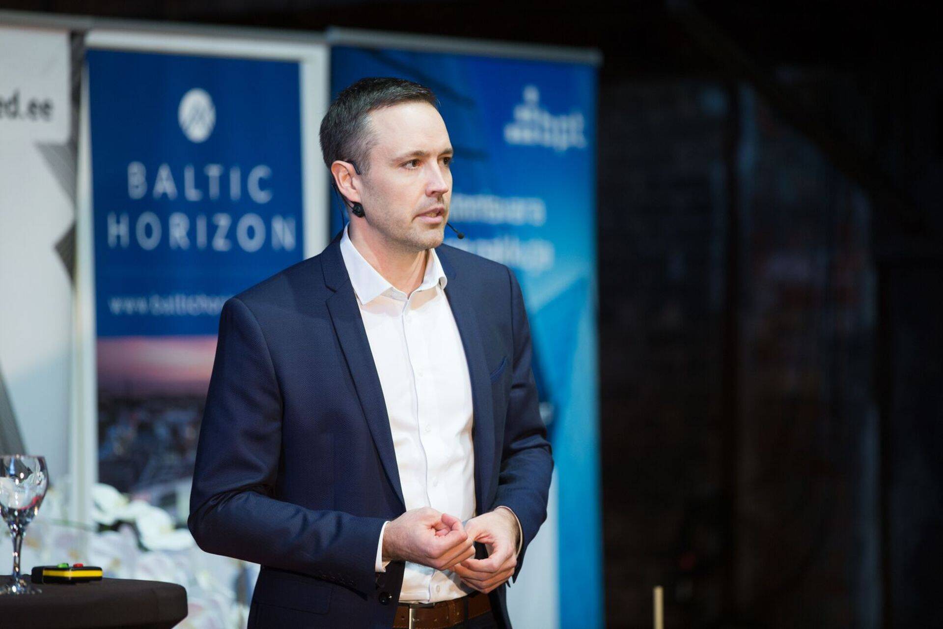 LHV äripanganduse juht Arko Kurtmann esinemas Äripäeva kinnisvarakonverentsil.