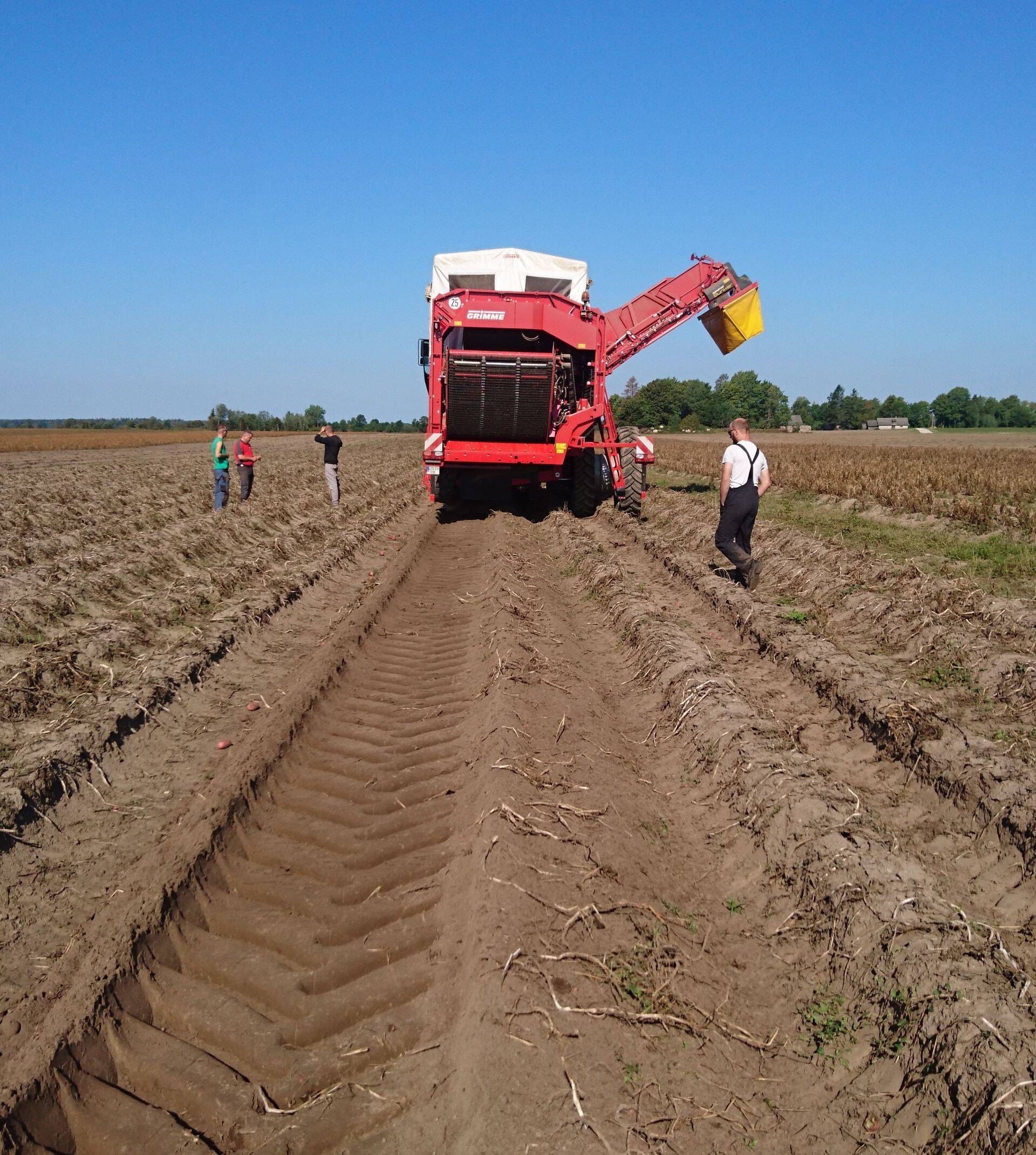 Simuna Remox OÜ uus kartulikombain on tehnika tippsõna. Fotod: Stokker AS.