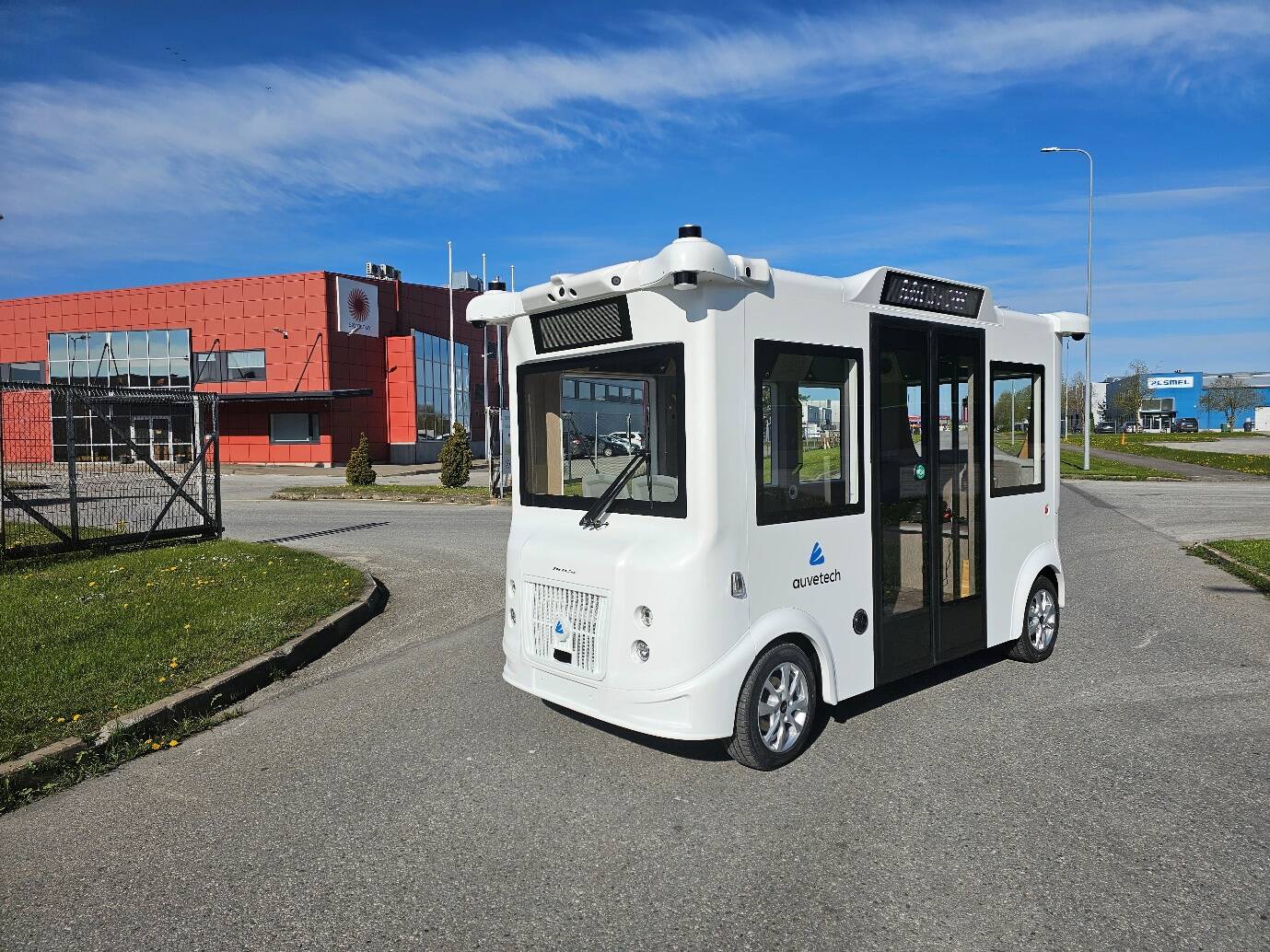 Auve Tech arendas tehisaru kasutavat tarkvara, et muuta isesõitev auto liikluses sujuvamaks ning turvalisemaks.