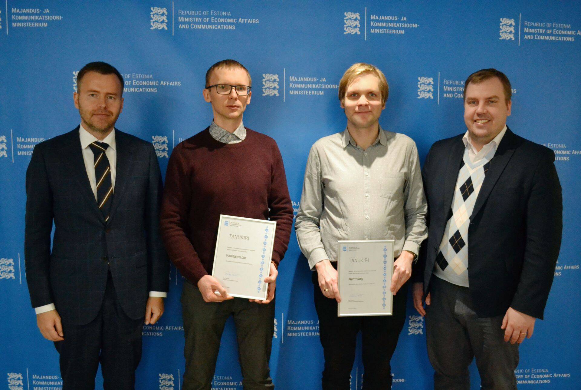 Vasakult ettevõtlus- ja infotehnoloogiaminister Rene Tammist, Vootele Veldre, Priit Tinits ja MKMi asekantsler Siim Sikkut.