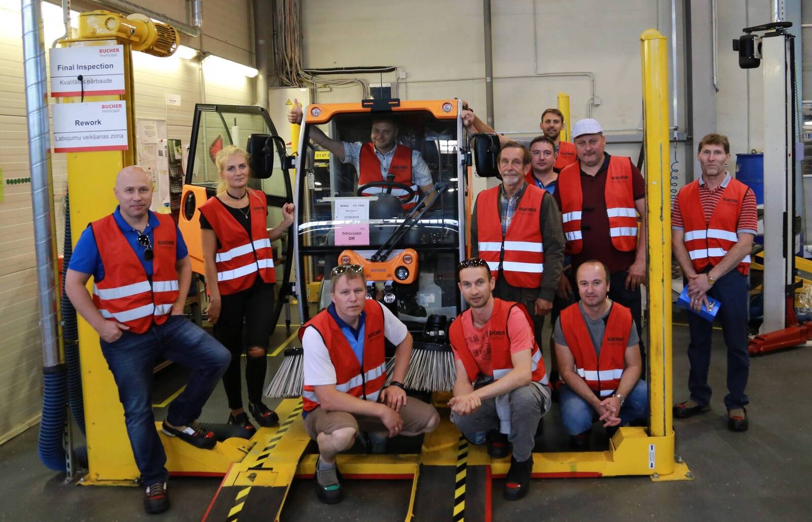 Eesti Keevitusühingu üheks eesmärgiks on tõsta meie keevitajate taset ja leida koolitusvõimalusi tipptasemel keevitusinseneride koolitamiseks. Pildil ühingu liikmed tutvumas Läti metallitööstusega.