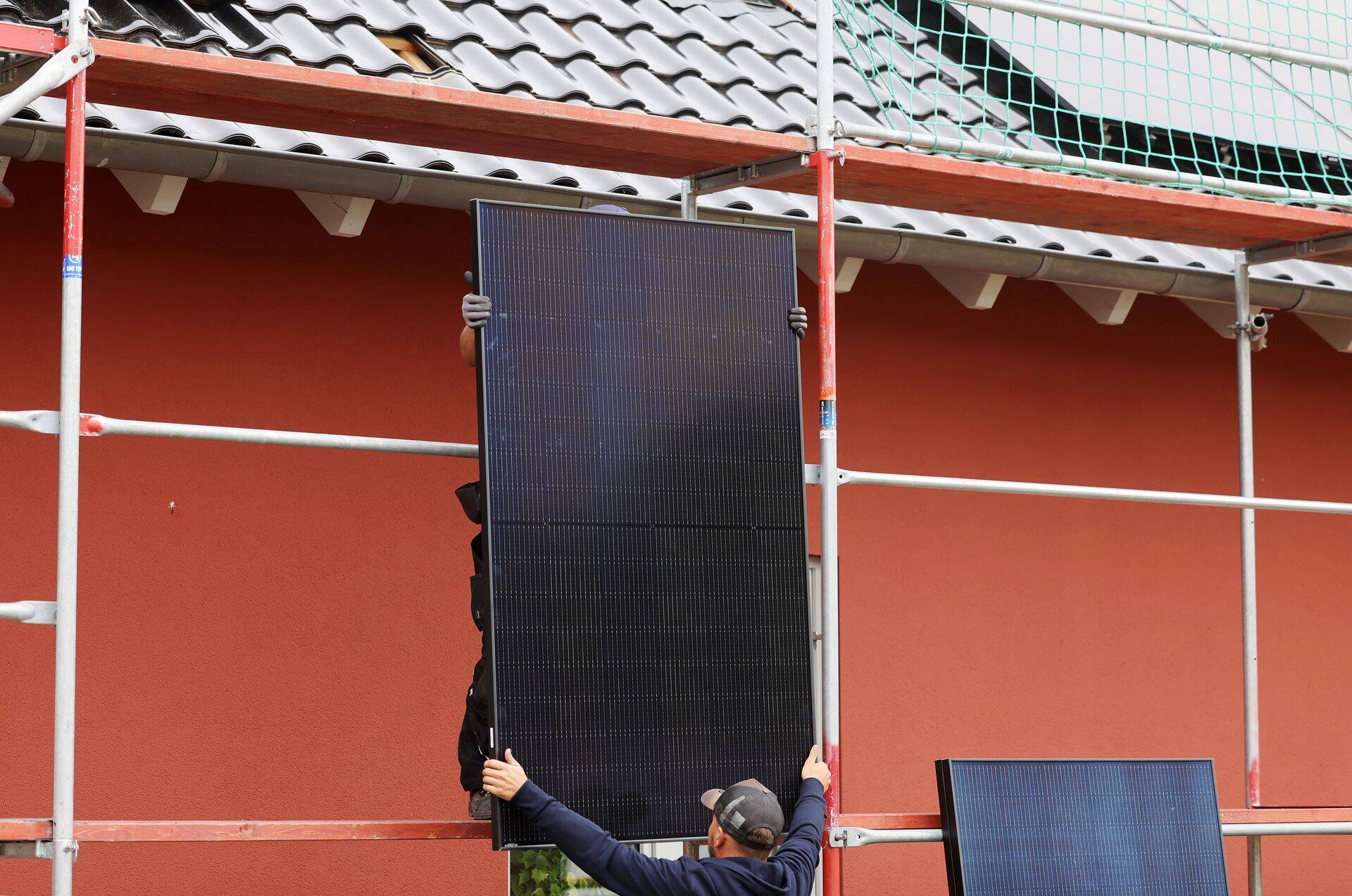 Võimalise eest paigaldada päikesepaneele ollekse nõus maja ostul rohkem maksma.