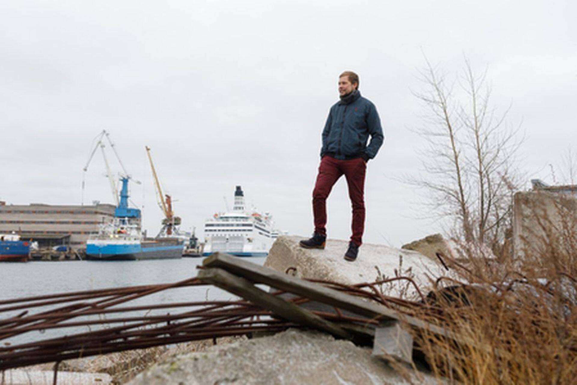 Hundipea OÜ juhatuse liige Markus Hääl 2020. aastal Paljassaare sadama kail, mille äärde planeeritakse inimsõbralikku ja kliimaneutraalset linna. Foto: Andras Kralla.