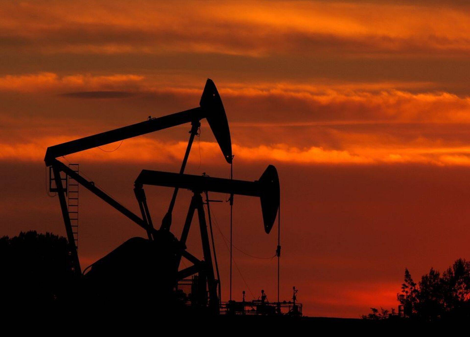 Цена нефти продолжает снижаться