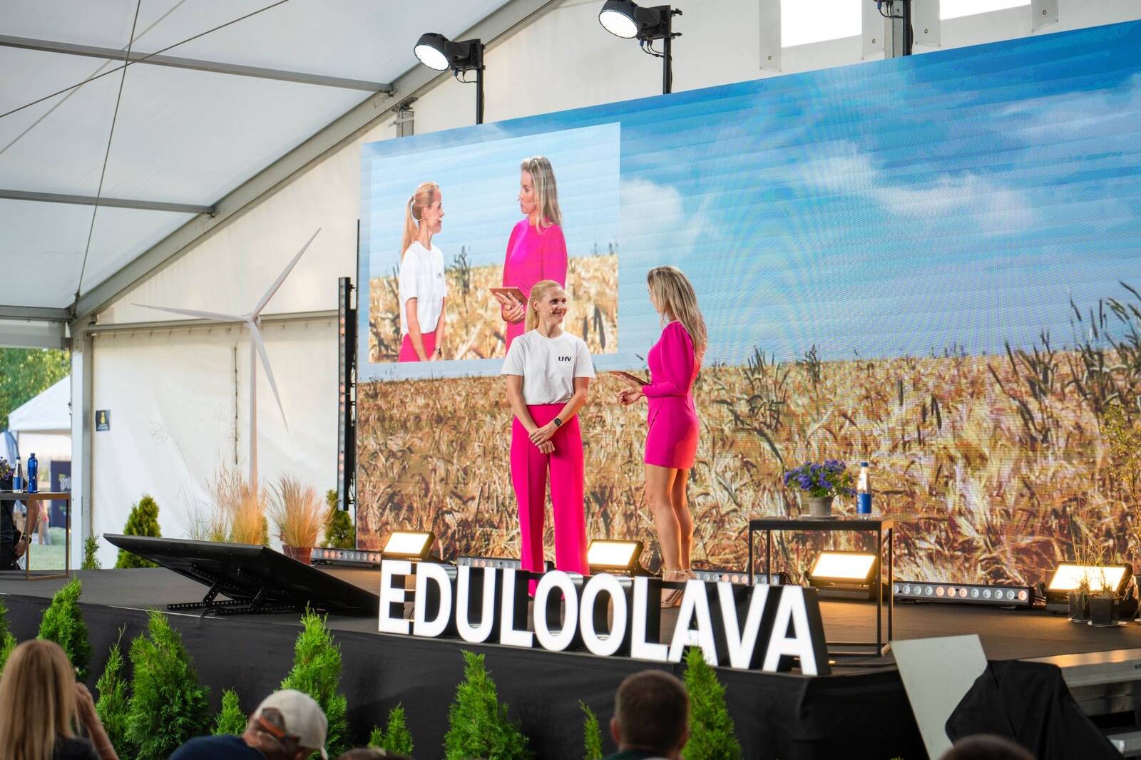 Mitmendat aastat toimuv Investeerimisfestival toimub taas Järvamaal Toosikannu puhkekeskuses. Fotol vestlevad 2023. aasta festivalil Eduloolaval LHV Panga juht Kadri Kiisel (vasakul) ja toona aasta investori tiitli pälvinud Katri Teller.