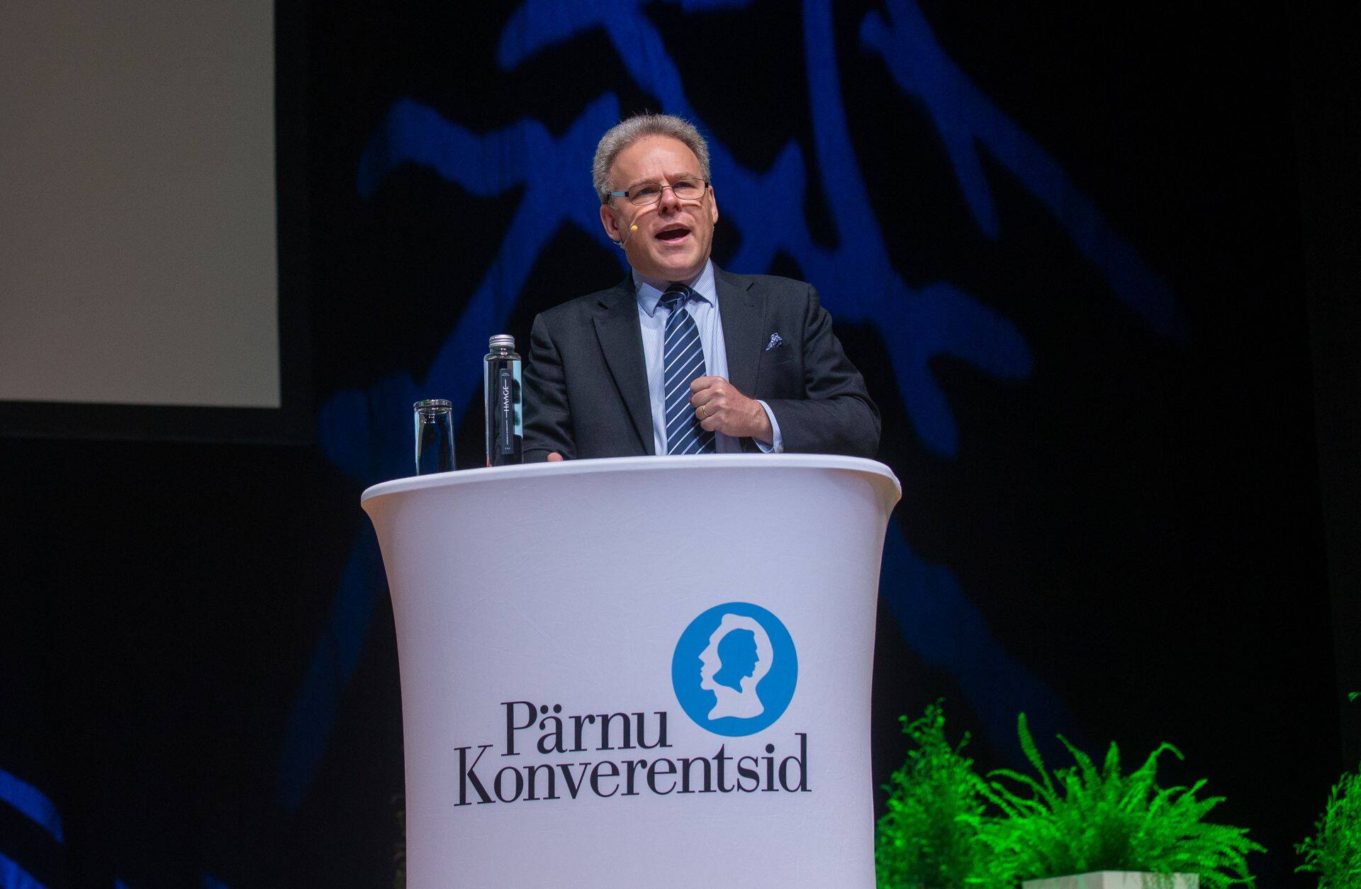 Len Pannett tänasel Pärnu Tarneahelakonveentsil
