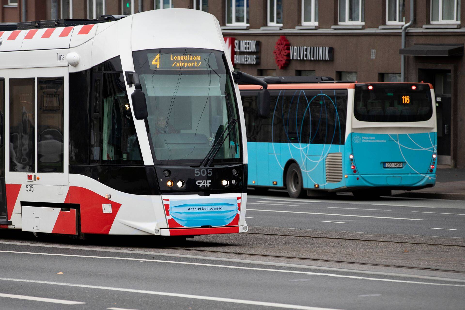 Lisaks bussidele, trollidele, trammidele ja rongidele hõlmab platvorm ka taksod ja tõukerattad.