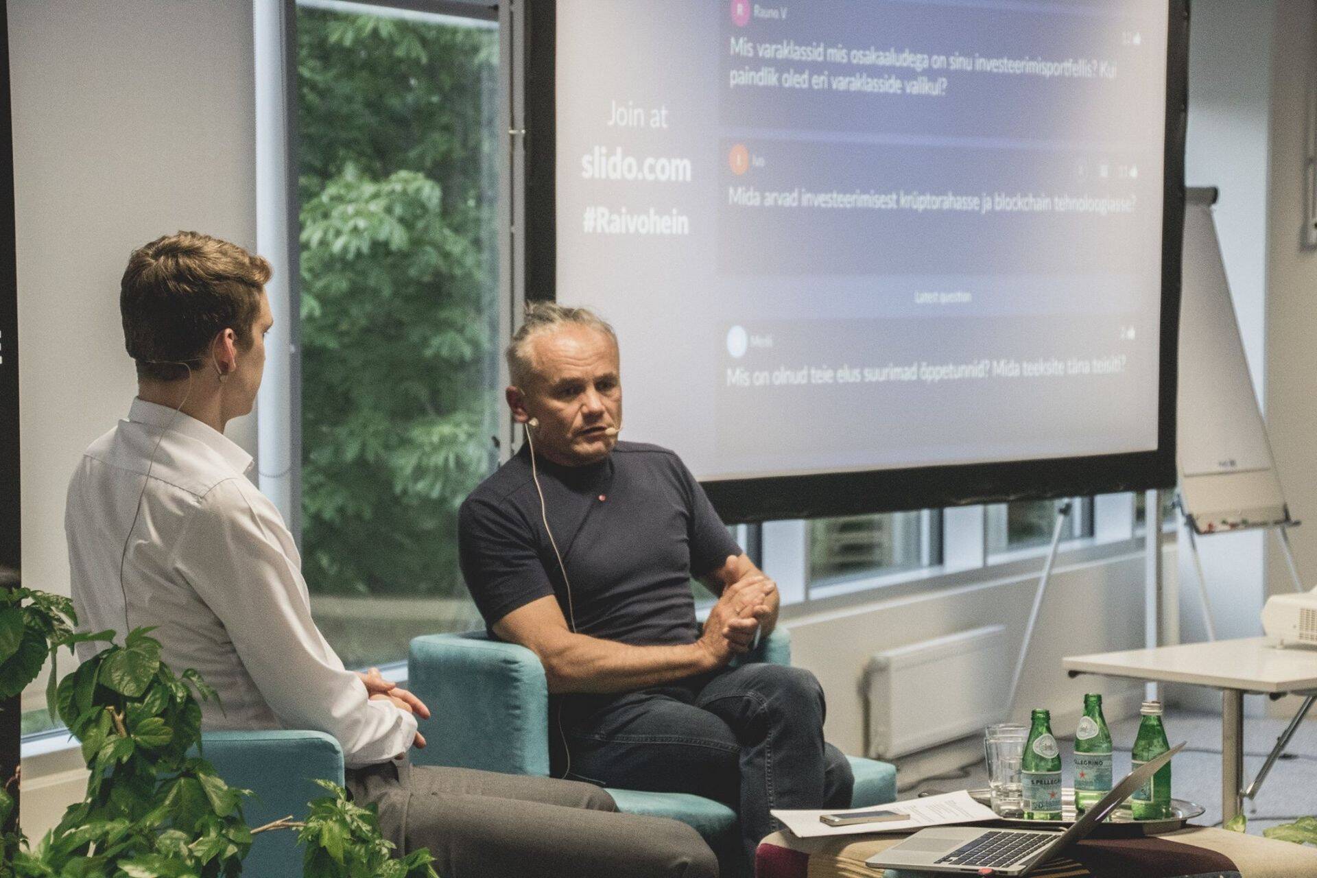 Raivo Hein (paremal) Investeerimisklubis vestlemas Marko Oologa.