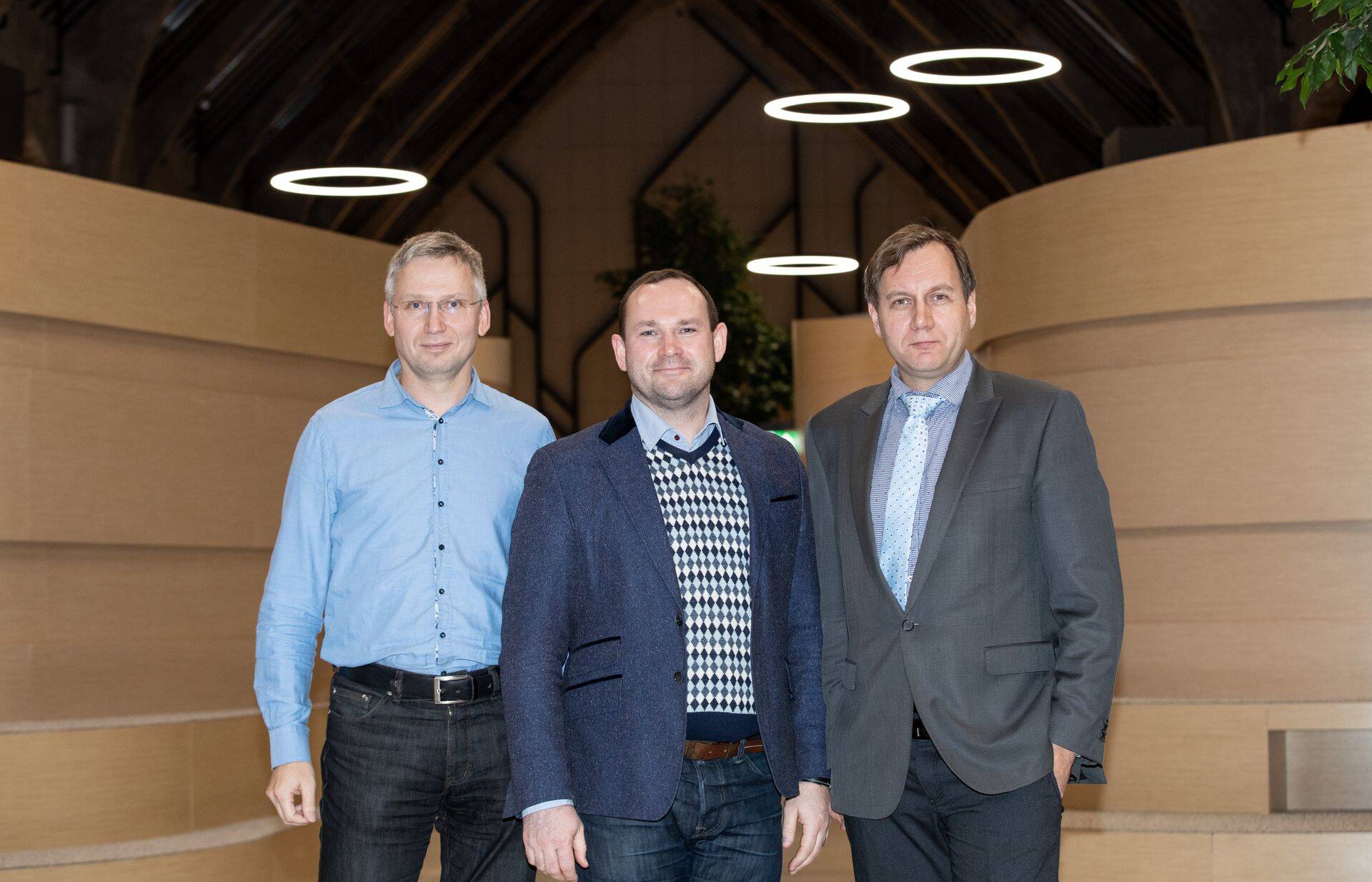 Vasakult BaltCapi partner Kristjan Kalda, Luminori korporatiivpanganduse juht Silver Kuus ja Luminori peaökonomist Tõnu Palm.