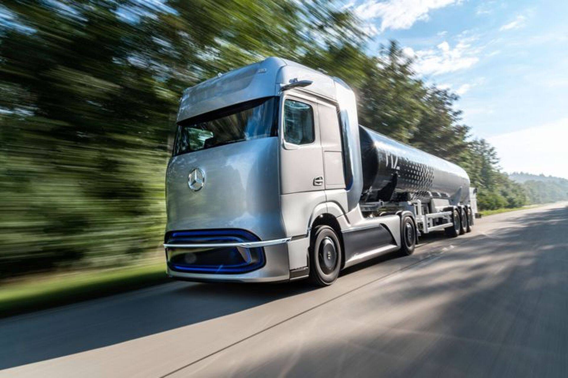Mercedes esitles sel aastal oma esimese vesinikuveoki kontseptsiooni.