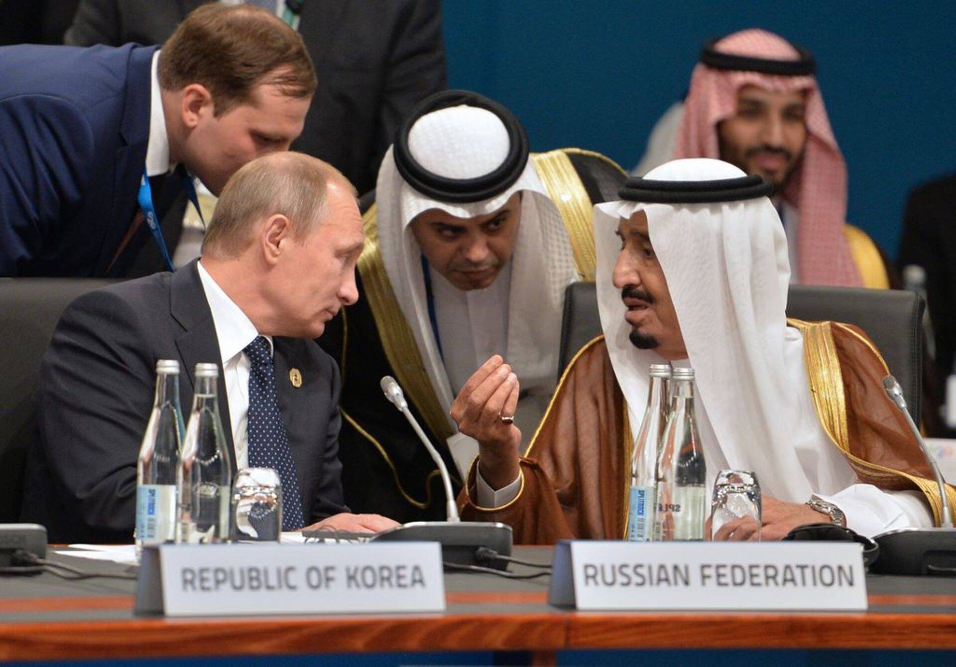 Saudi-Araabia kroonprints vestlemas Vene president Vladimir Putiniga Austraalias G-20 kohtumisel.