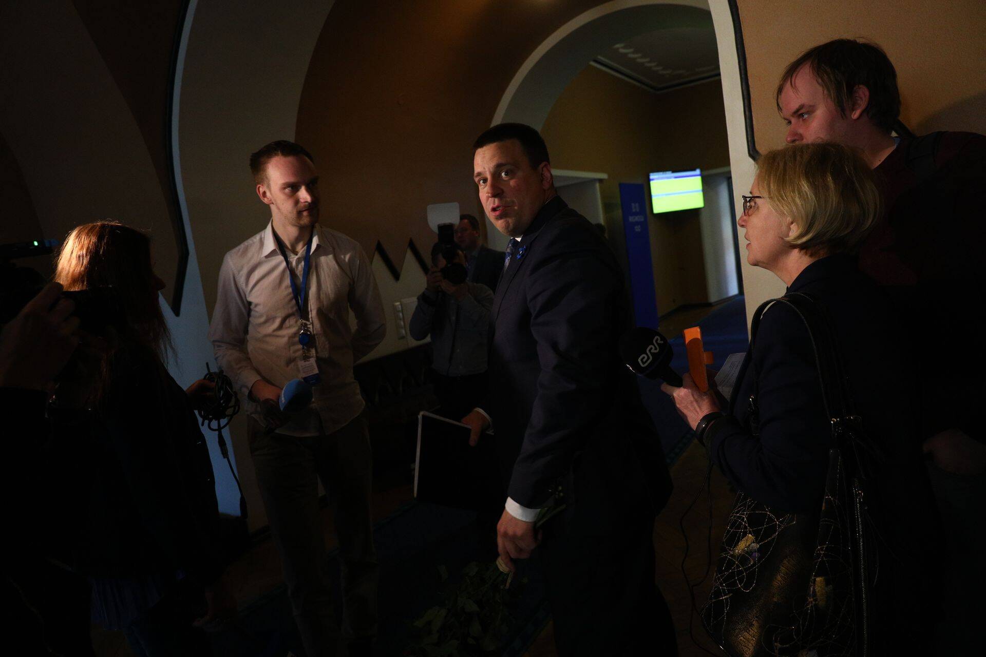 Tsiteerides endist Keskerakonna esimeest Edgar Savisaart – tehtud! Jüri Ratas sai riigikogult vajalikud hääled valitsus moodustada.