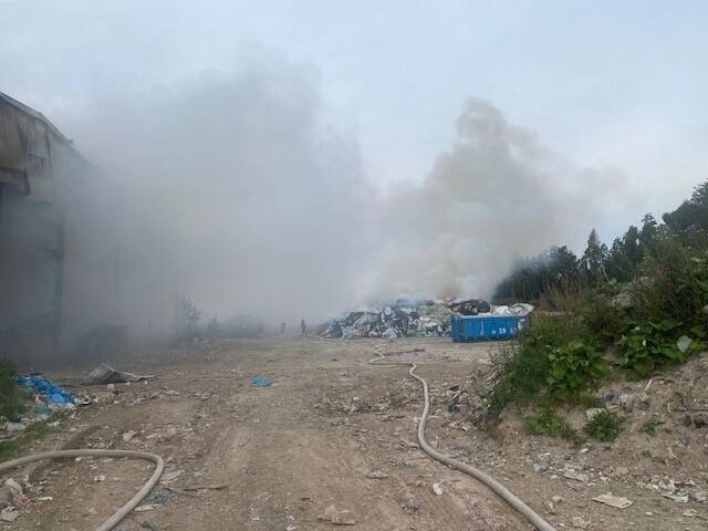 Lekto jäätmejaama põleng.