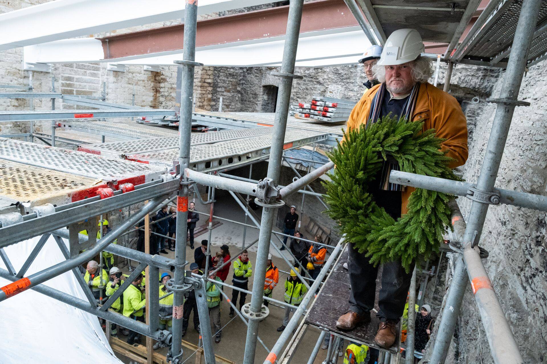 Ehitusaeg on olnud üllatusi täis, kuid lahendused on leitud ning plaanitav avamisaeg on jäänud samaks, rääkis Eesti Meremuuseumi juht Urmas Dresen.