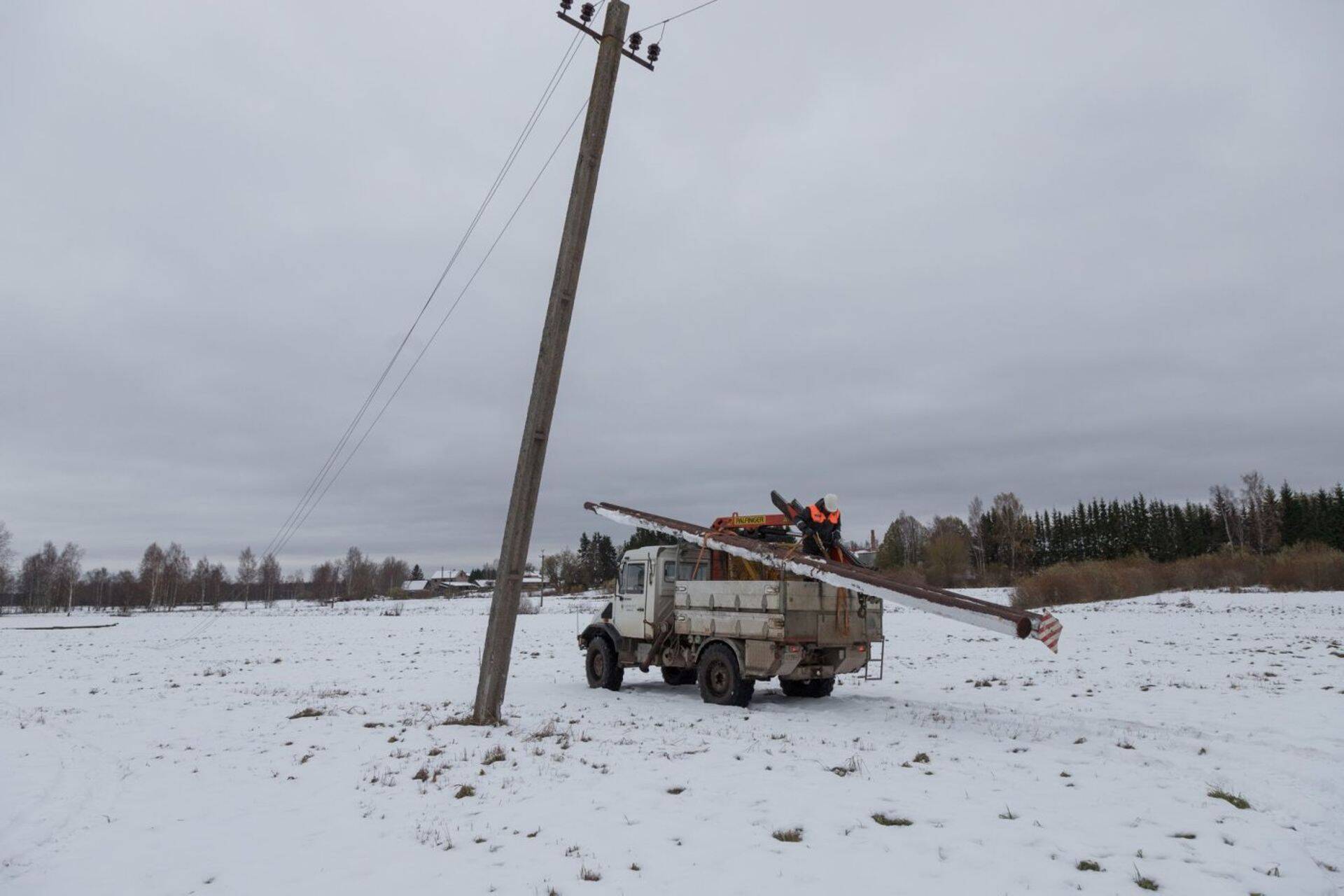 Почти 6000 семей без электричества