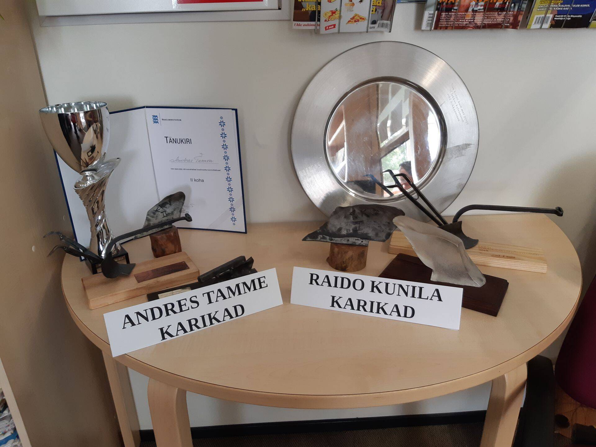 Künnimeeste võidukarikad.