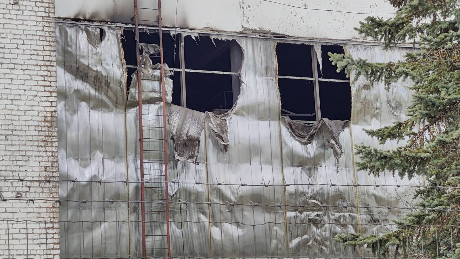 Последствия пожара видны невооруженным глазом.