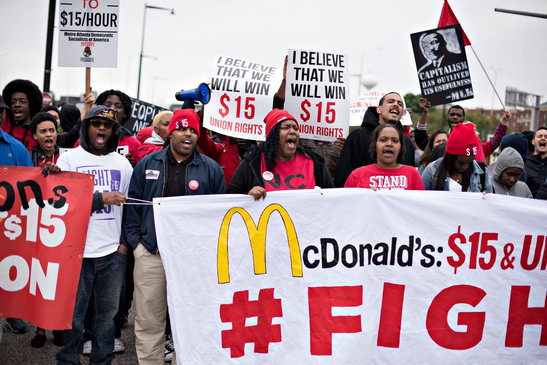 McDonald'si töötajad protestimas USAs Illinoisis 20. mail