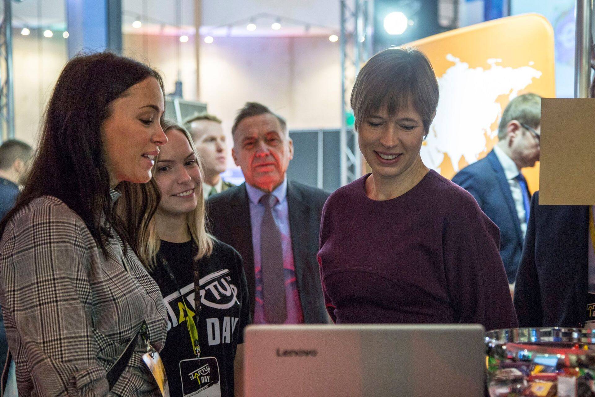 Mariana Hagström, founder of the startup company Avocado and Estonian president Kersti Kaljulaid at the sTARTUp Day business festival.