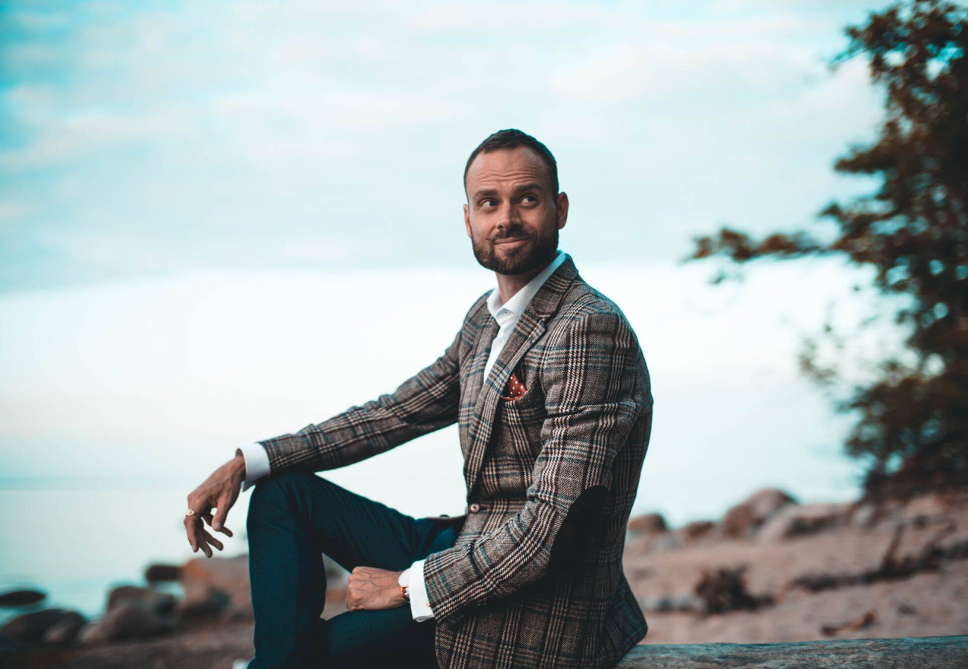 Raamatud, koolitused, erinevad inimesed ja rändamine on koolitaja Alar Ojastu jaoks olulised kaaslased enesearengu teel.