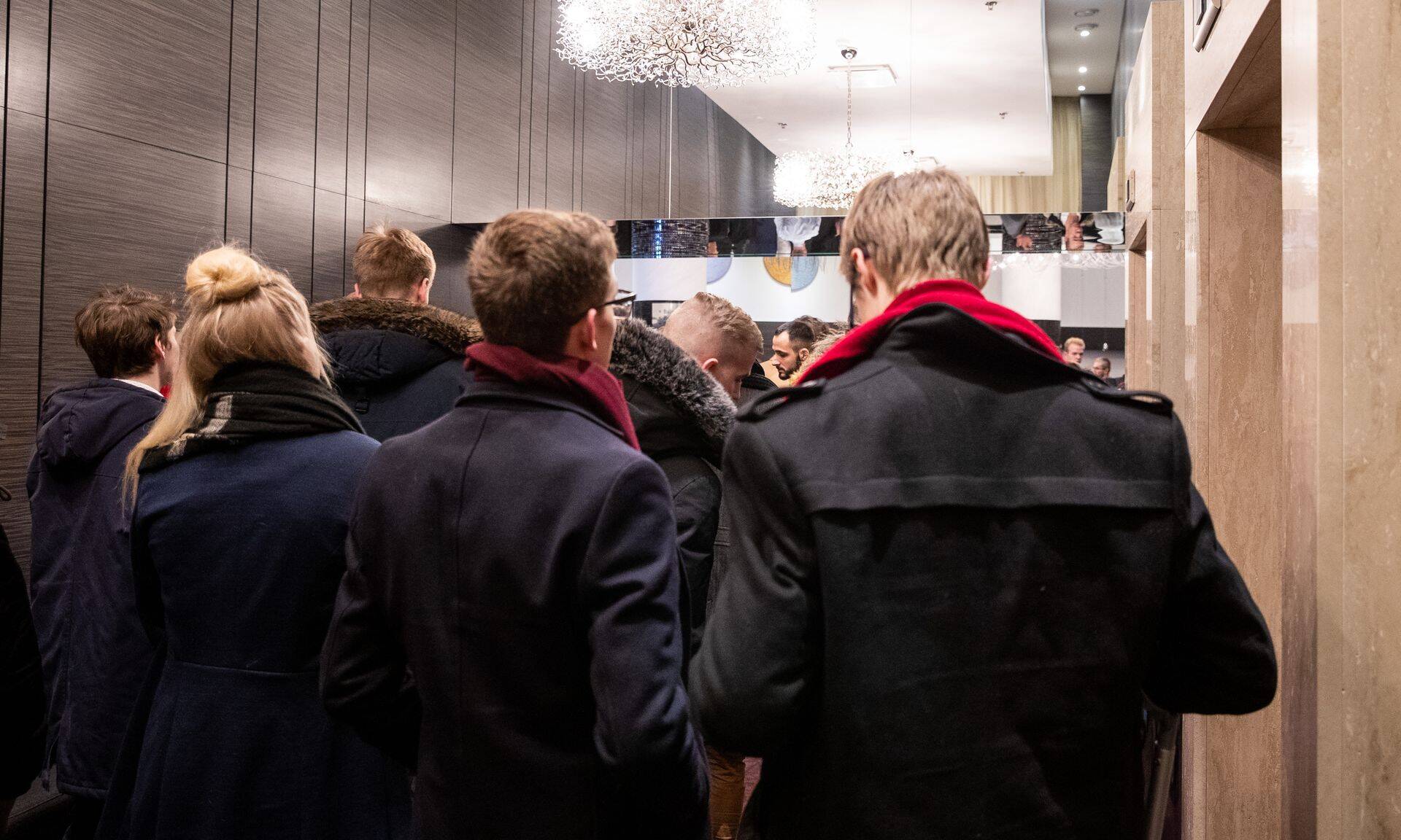 Sel aastal jõudis Eestisse vastuolulise mainega USA valuutakauplemiskoolitaja iMarketsLive, kes värbas siin usinalt eelkõige noori, keda peibutati miljonärieluga, mis võiks kauplemisega kaasas käia.