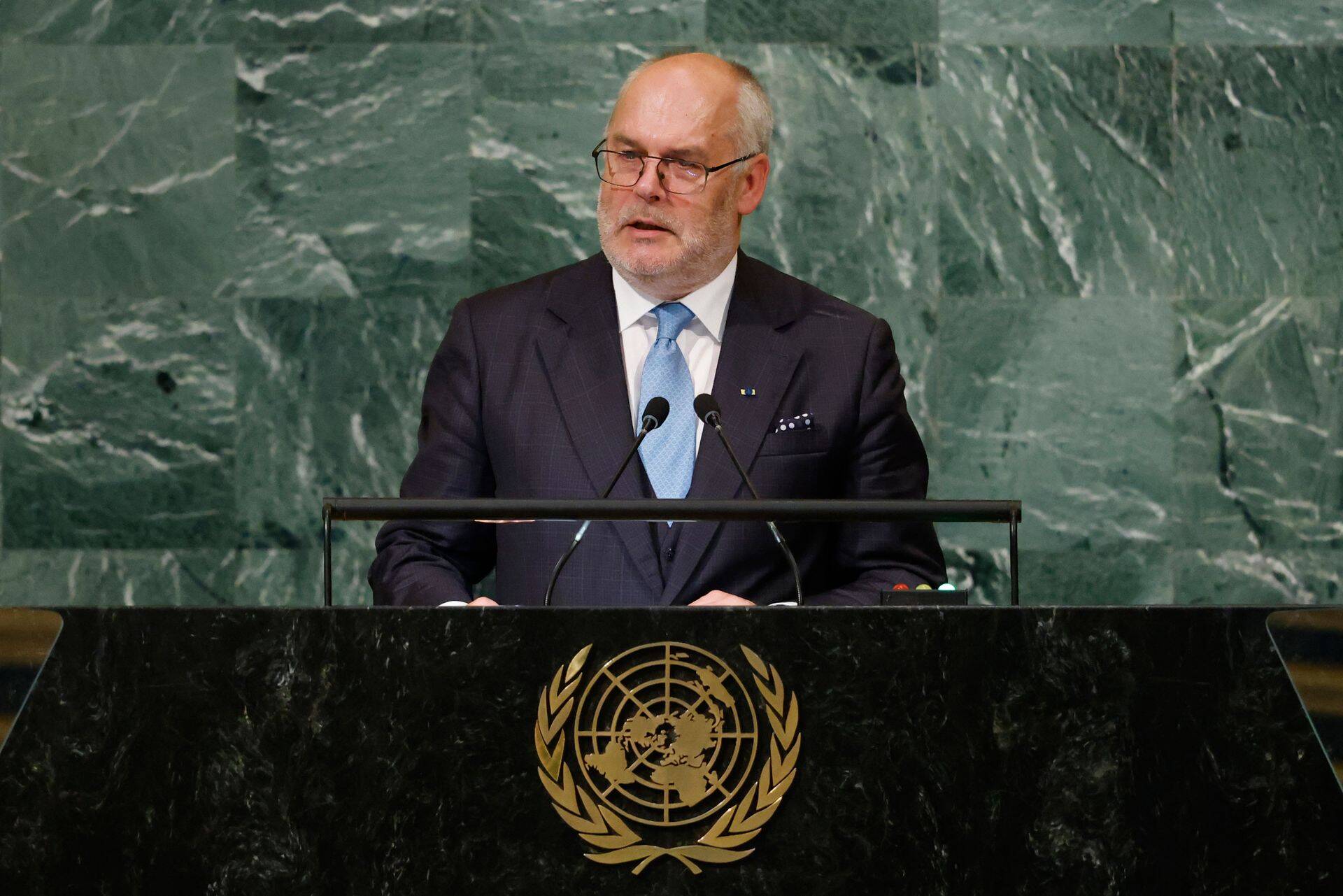 По словам Кариса, Эстония всегда выступала за ограничение абсолютного права вето в Совете Безопасности, особенно если оно используется для замалчивания военных преступлений и преступлений против человечности.