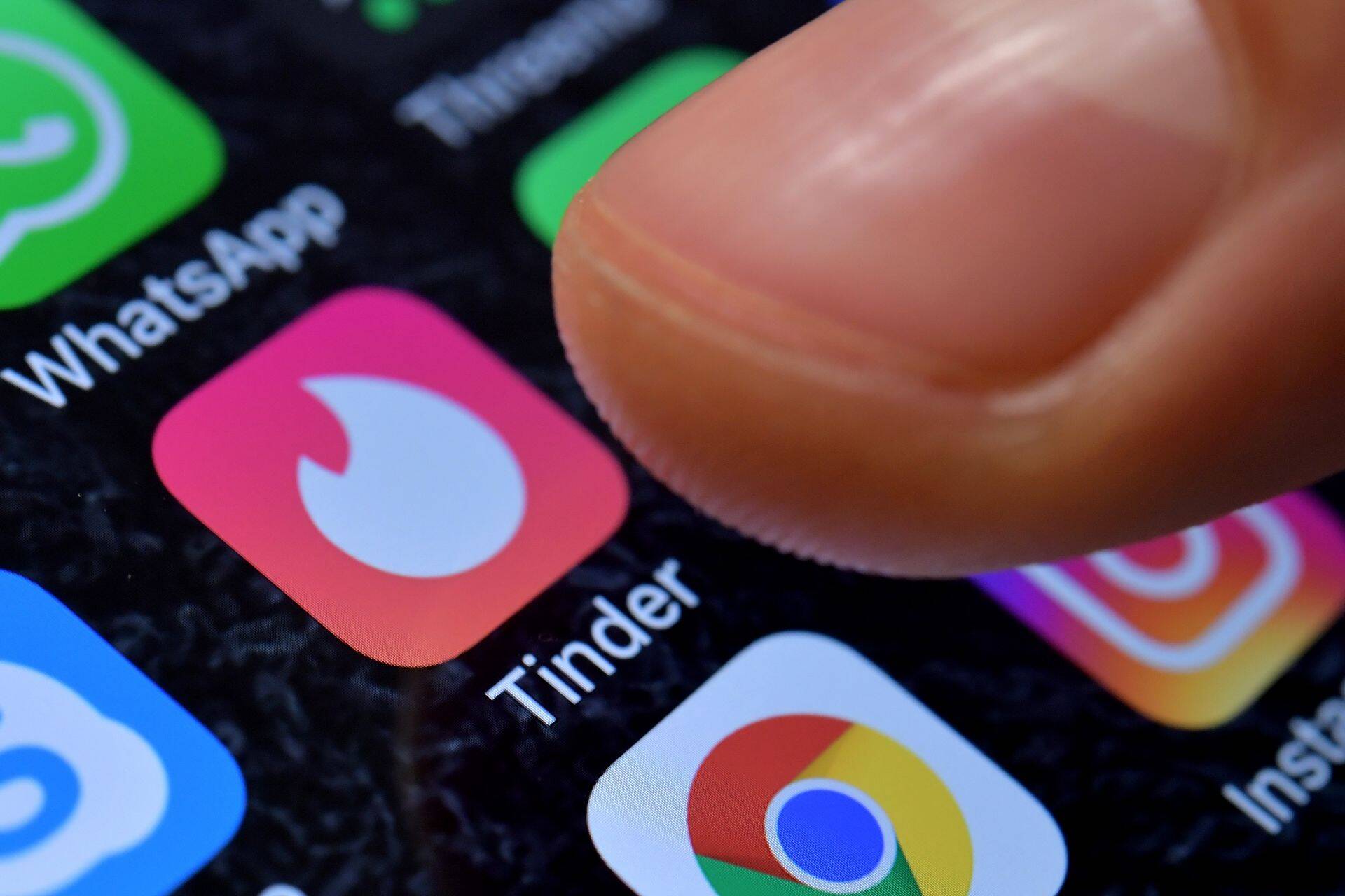 Facebook и Tinder теперь конкуренты? Акции подешевели