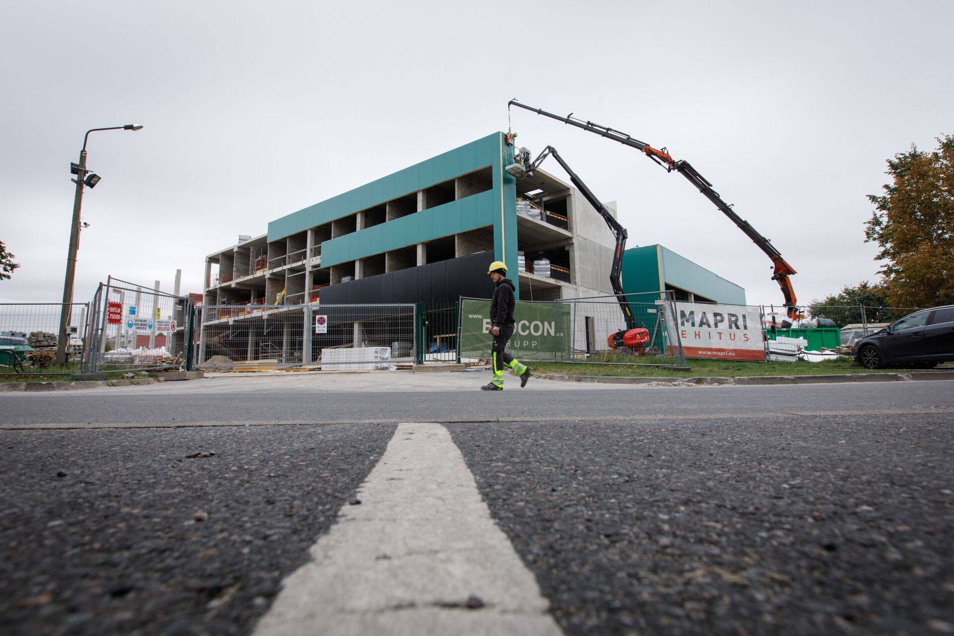 Pallimängudekeskuse ümber tiirlevad jamad.