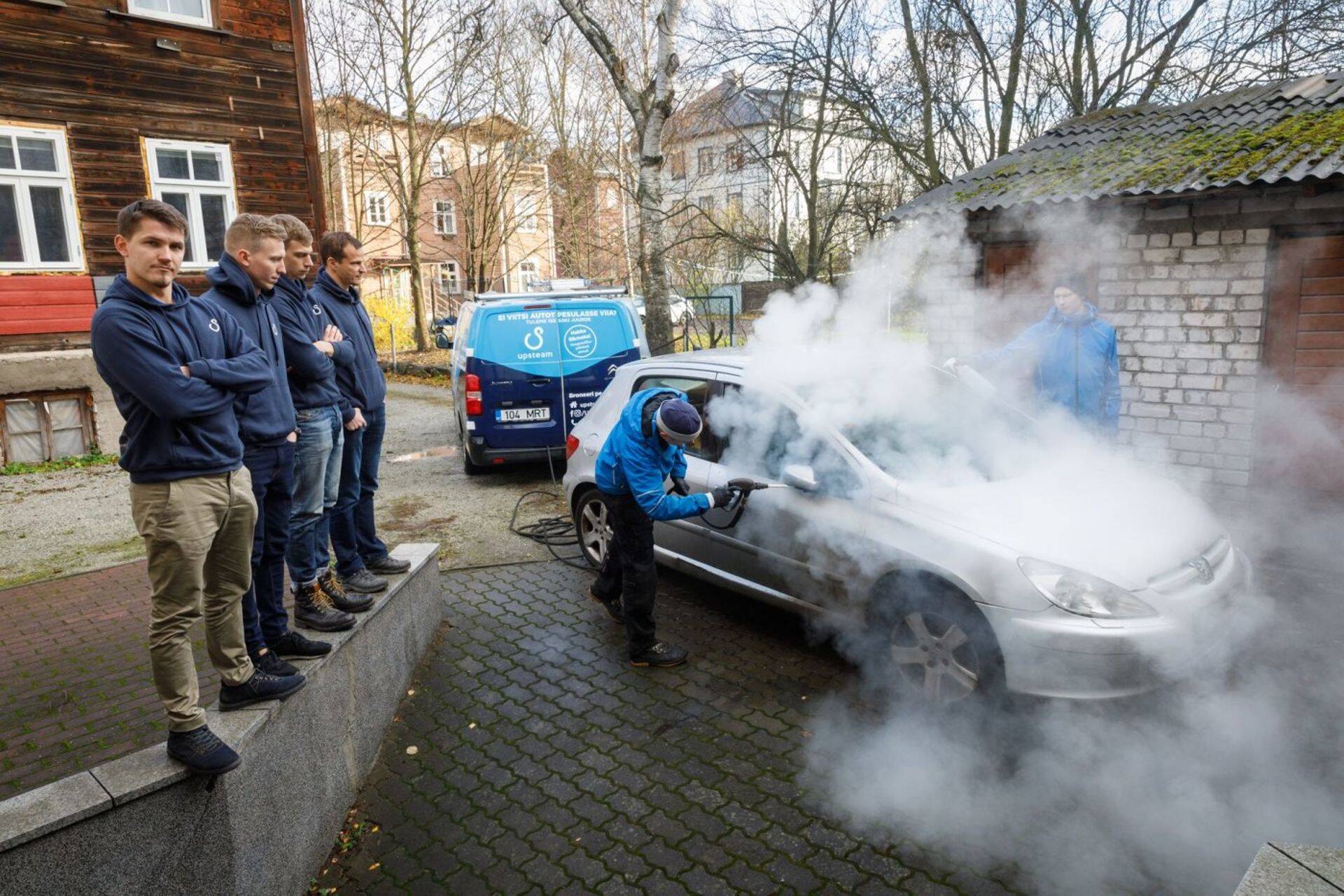 Idufirma UpSteam sai eduka müügitöö tulemusel investeerima nimekad investorid. Fotol on nende meeskonna liikmed Martin Kristerson (vasakul), Valjo Kütt, Aleksis Anijärv, Jaan Jagomägi.