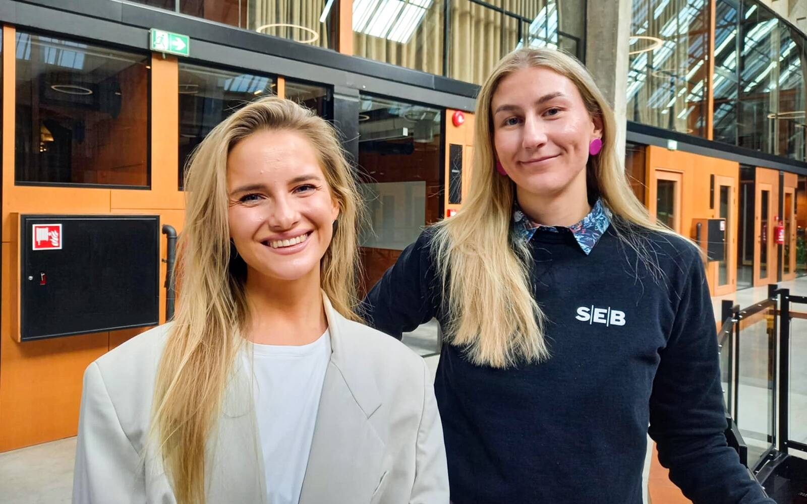 SEB jätkusuutlikkuse juht Laura Kostiak ja Rohetiigri kogukonna koordinaator Emily Sepp räägivad saates kestlike muutuste elluviimisest.