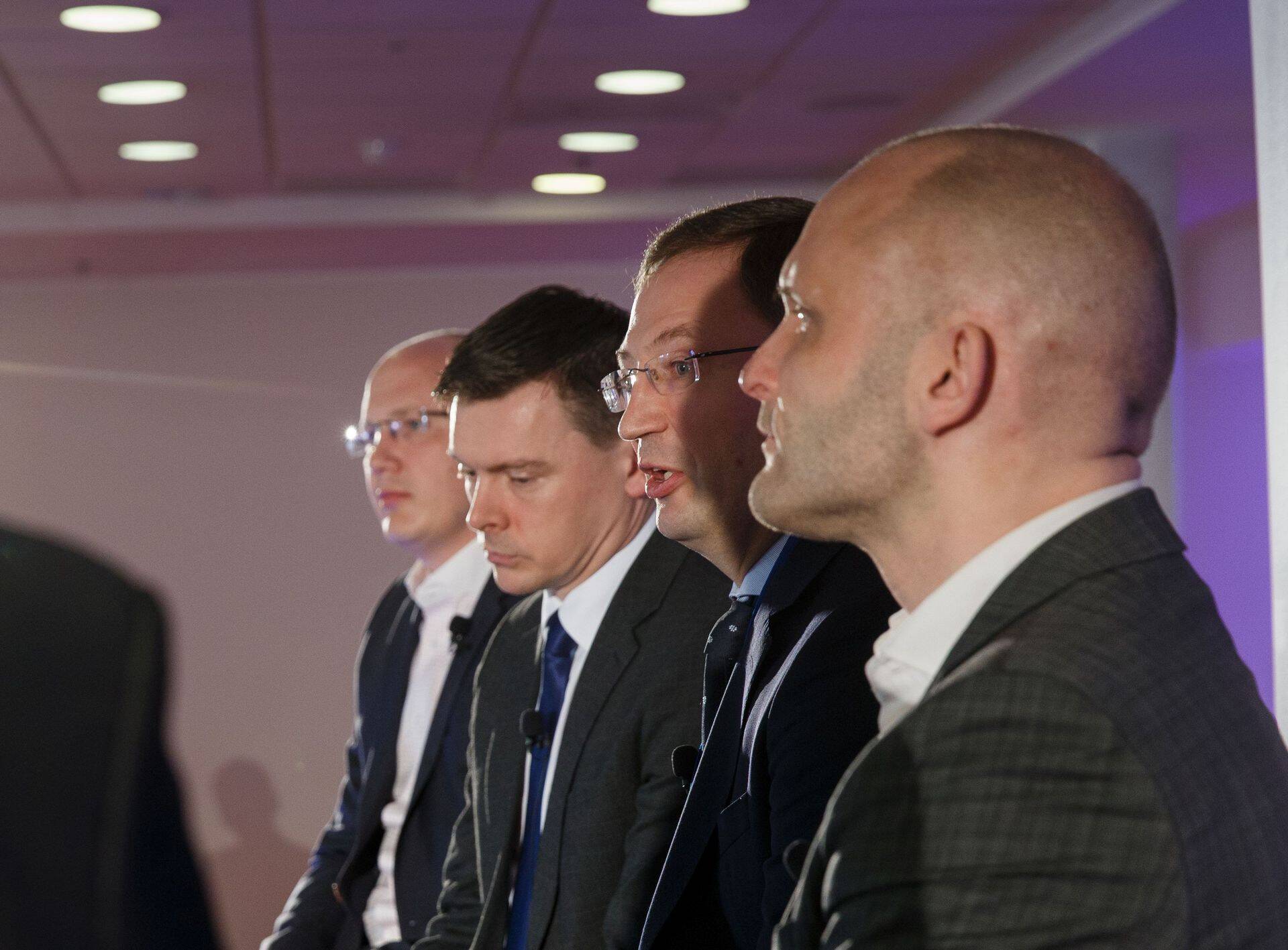 Maksukonverentsil rääkisid ettevõtluskeskkonna parandamisest (vasakult) Nortali juht Priit Alamäe,  rahandusministeeriumi asekantsler Dmitri Jegorov, ettevõtja Meelis Atonen ja majandusekspert Ott Pärna.