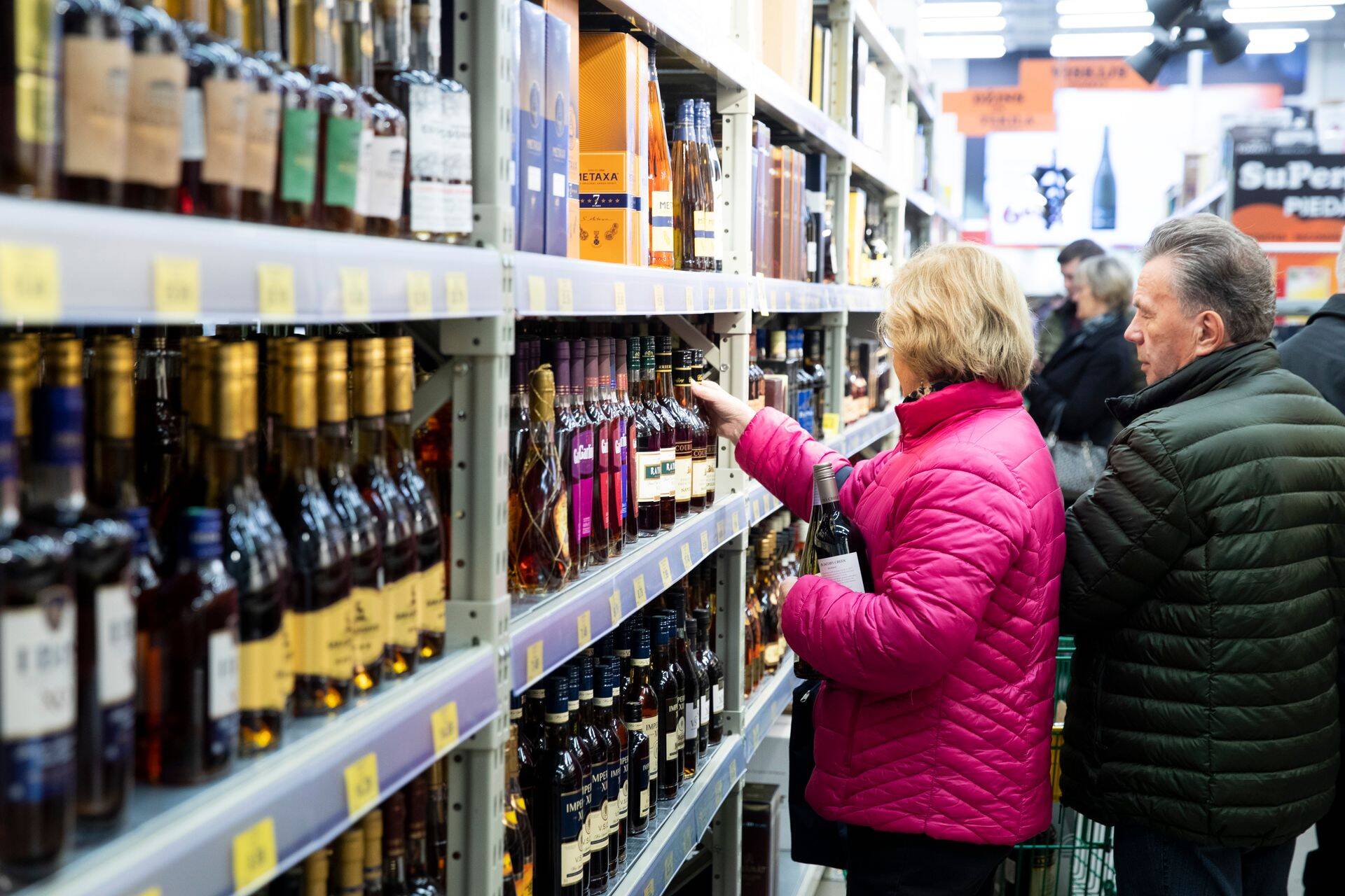 В целом жители Эстонии потратили на продукты питания и безалкогольные напитки 2,9 млрд евро, а на алкоголь – 684,6 млн евро.