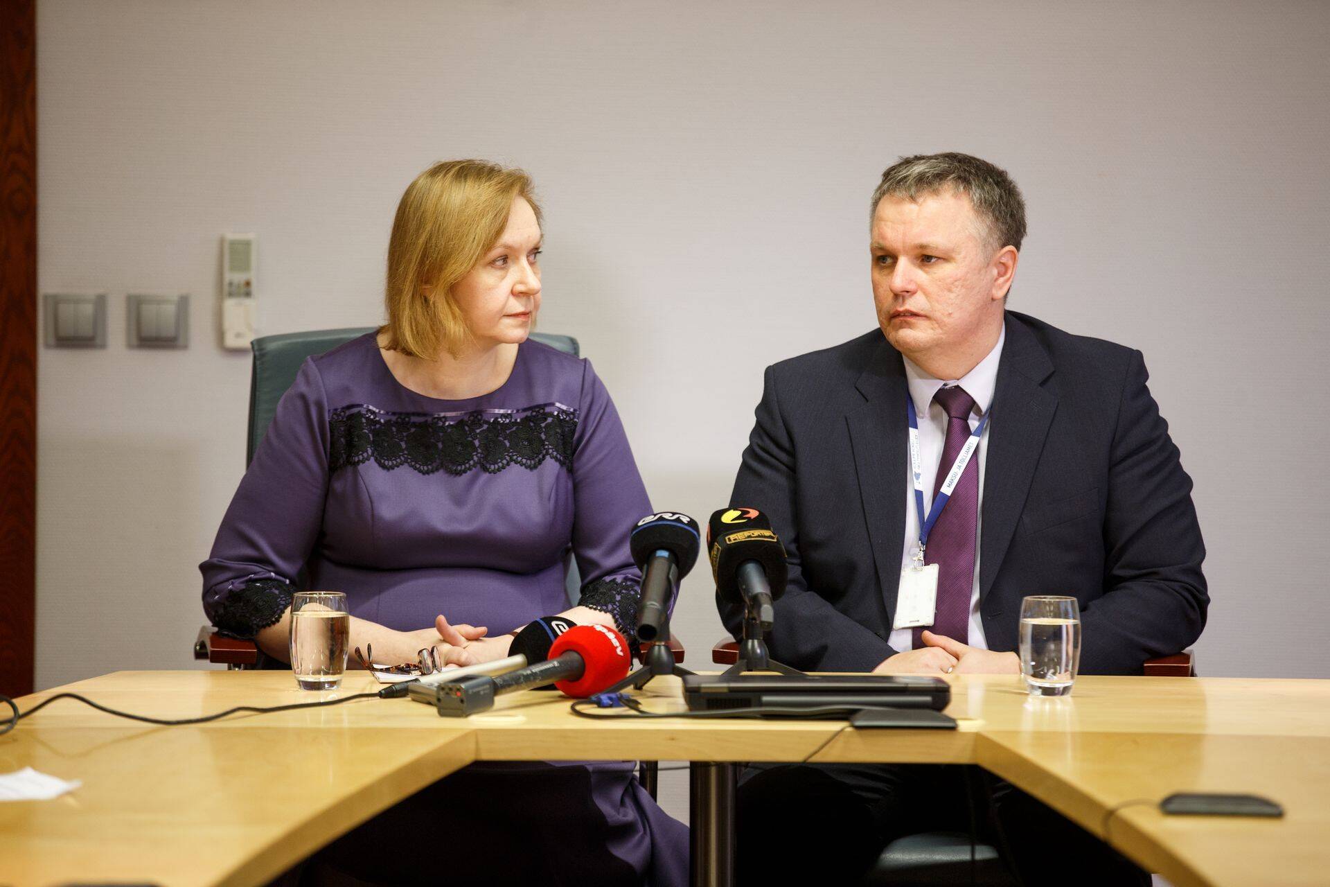 Toonane rahandusminister Maris Lauri ei rahuldanud Marek Helmi ettepanekut amet maha panna ja ühiselt teatati, et Helm jätkab maksuameti juhina.