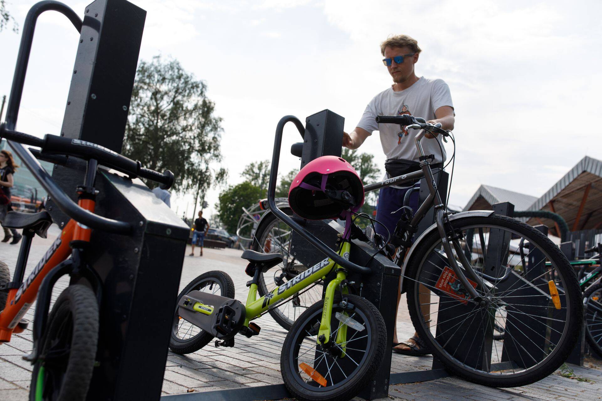 Bikeepi rattaparkla Balti Jaama turu ees.