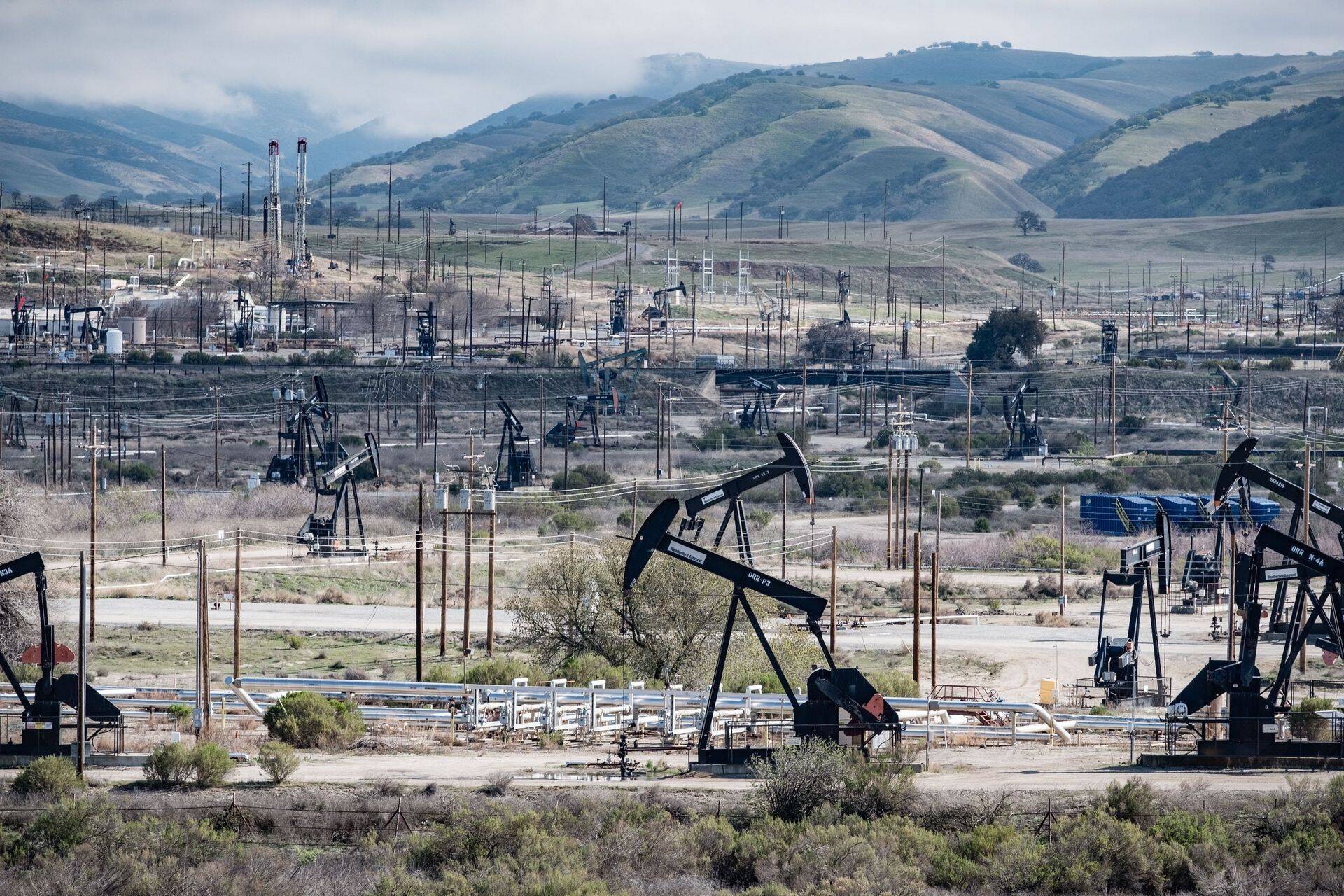 Нефть выросла до 75,55 долларов за баррель после решения ОПЕК