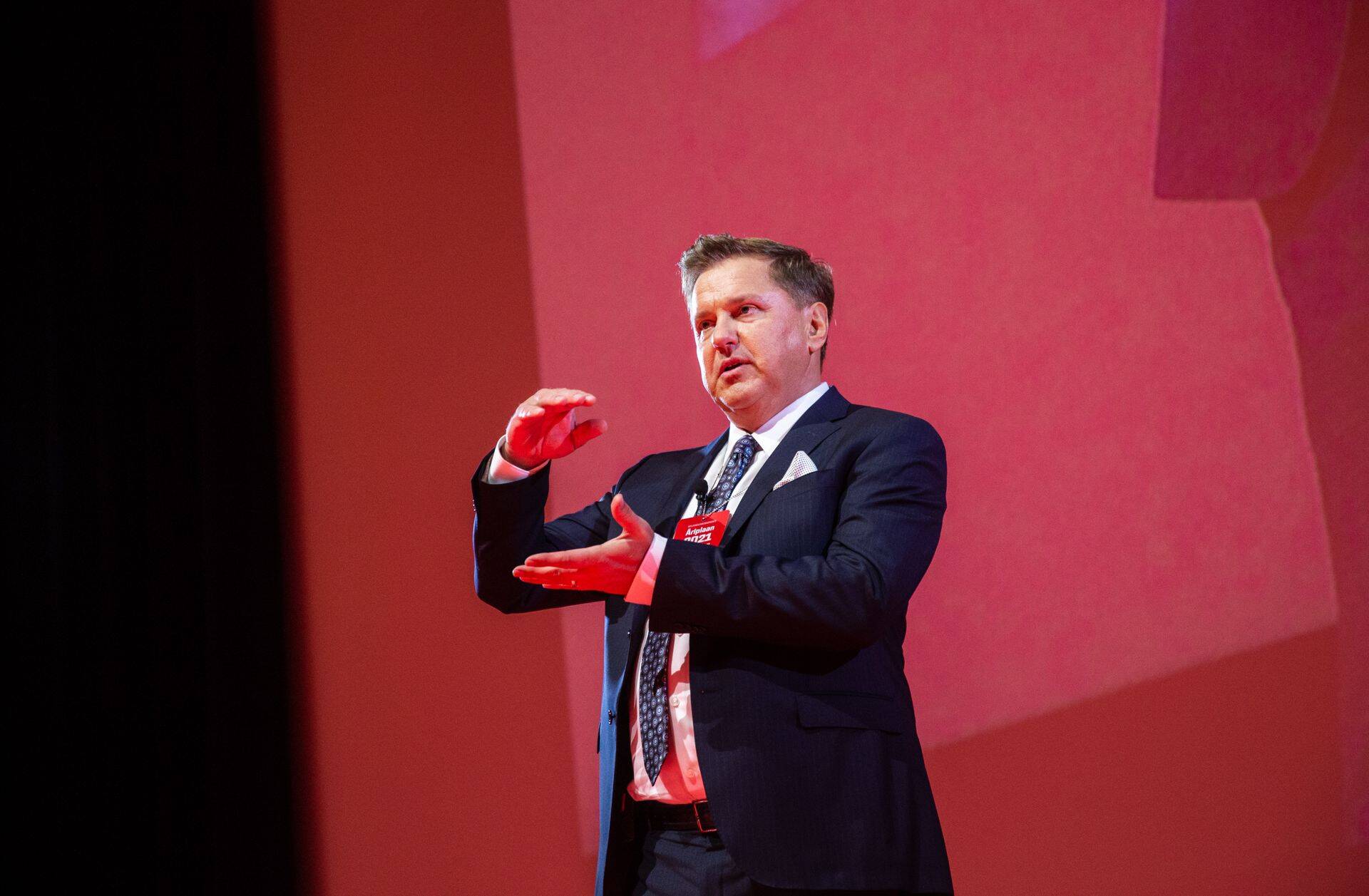 Infortar valdes priekšsēdētājs Ains Hanšmits (Ain Hanschmidt).