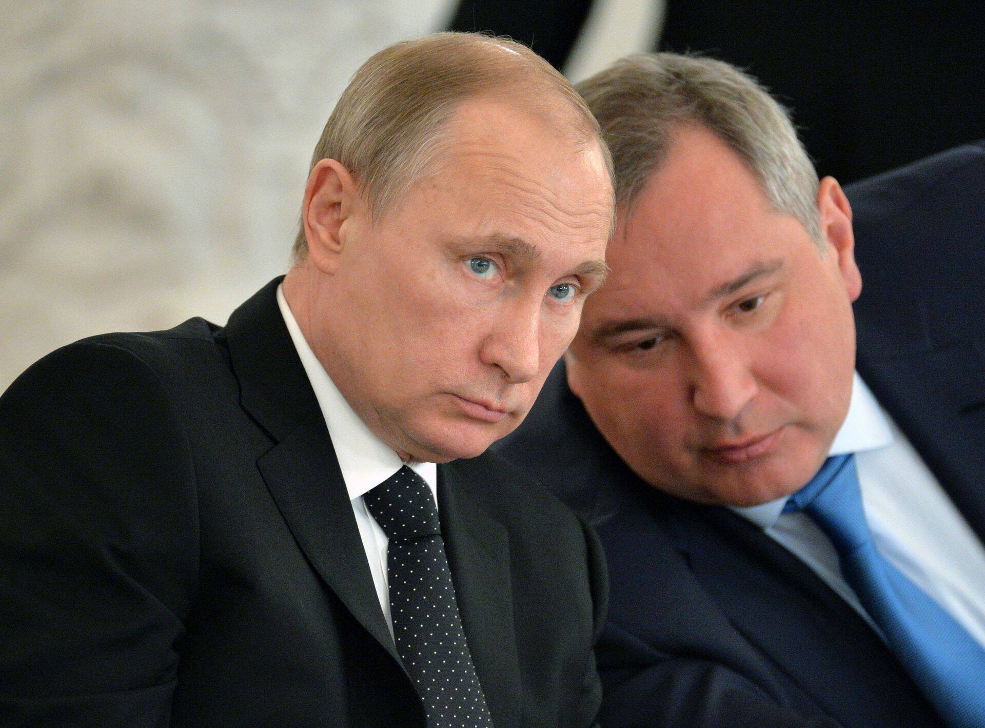 Venemaa president Vladimir Putin ja asepeaminister Dmitri Rogozin.