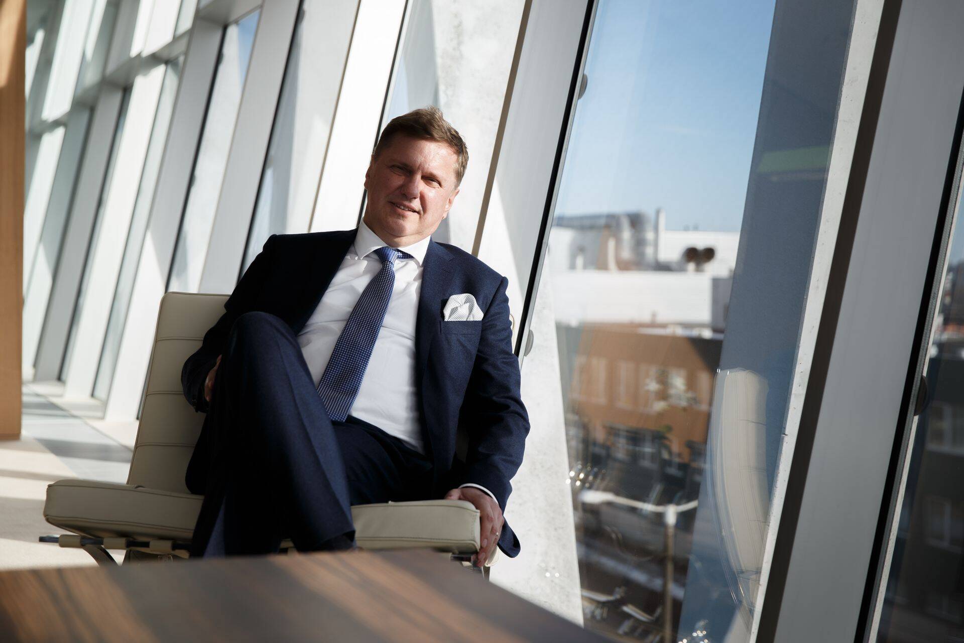 Eesti Gaasi värske suuraktsionär Ain Hanschmidt on kindel, et Eestis peaks lobitöö reguleerima, et ei vaadataks lobistajatele viltu.