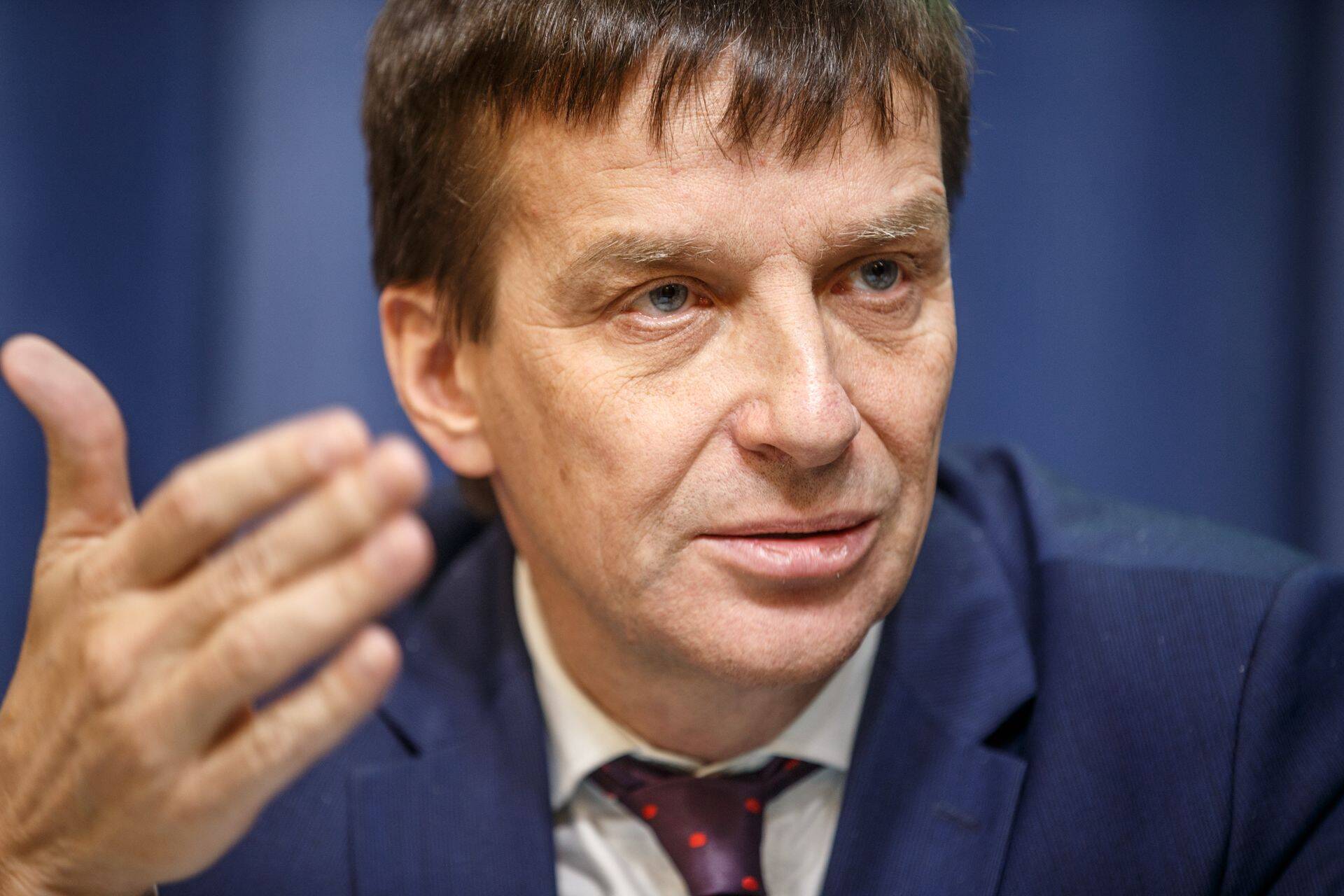 Eesti Panga president Ardo Hansson ei soovi keskpanga töö tulemuslikkust hinnata, vaid soovitab tegevust hinnata teistel ekspertidel.