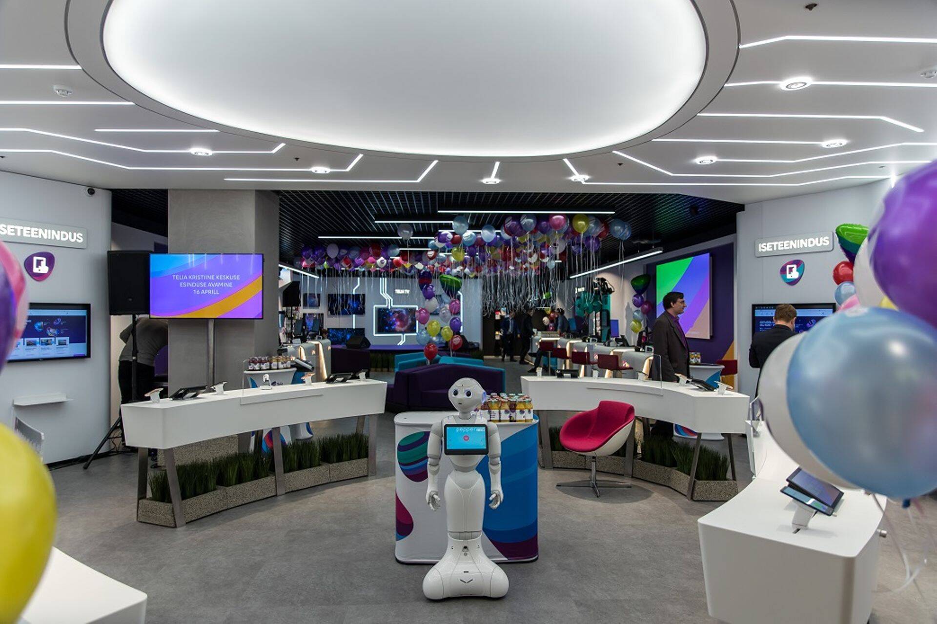 Telia ja Reval Café ühine teeninduspind Rocca al Mare keskuses.