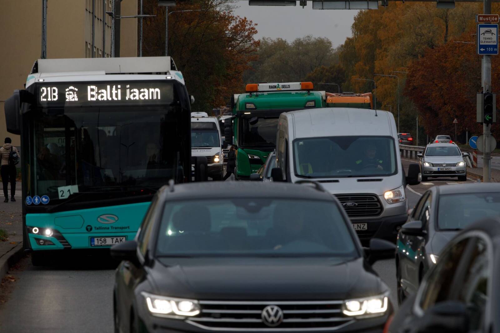 Erakond Isamaa tahab Tallinna liikluses leida koha nii autodele kui ka tasuta ühistranspordile.