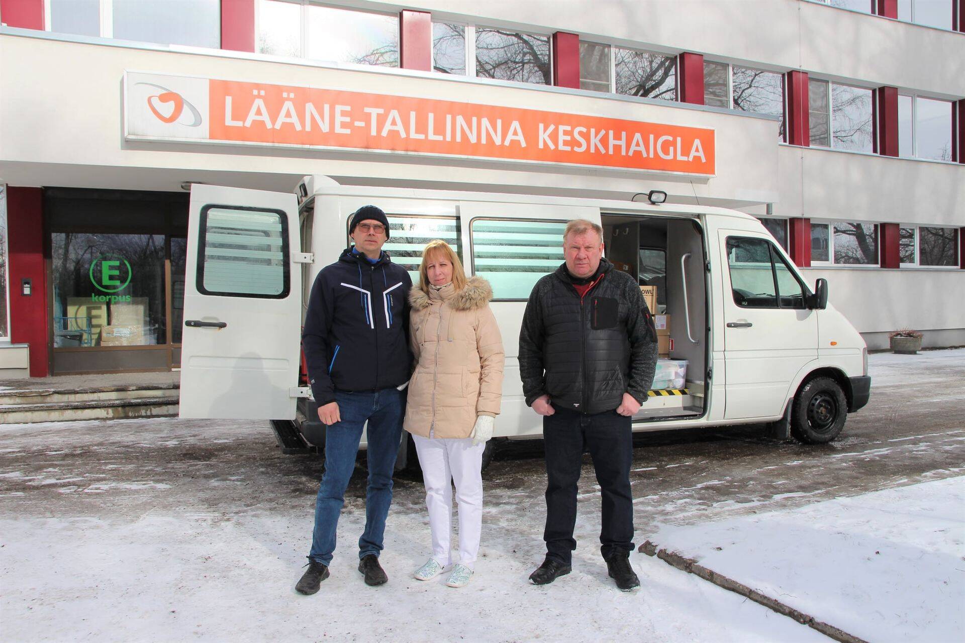 Lääne-Tallinna Keskhaigla saatis 15. märtsil Ukraina poole teele annetatud auto, mis täideti haigla poolt meditsiinitarvikutega.
