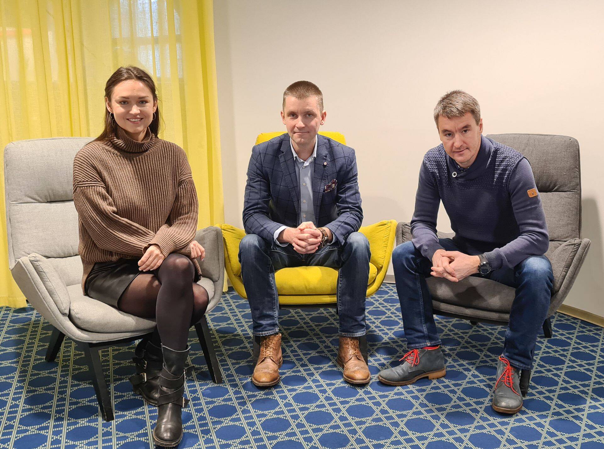 Korilane.ee juht Rosalin Süld, saatejuht Art Lukas ja Klotsipood.ee juhataja Erki Kukk.