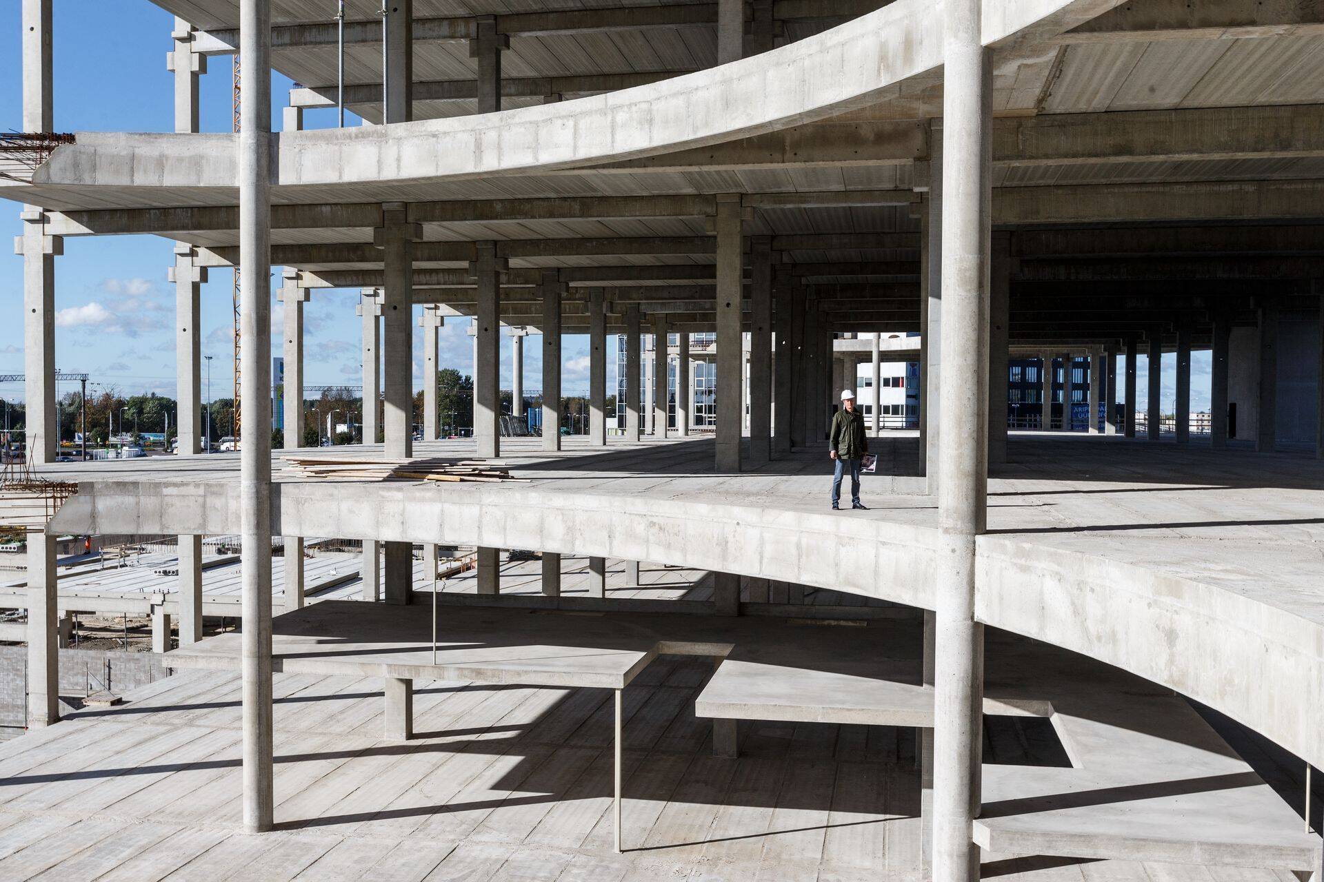 T1 kaubanduskeskuse ehitus Peterburi teel. Fotol Pro Kapitali juhatuse liige Allan Remmelkoor.