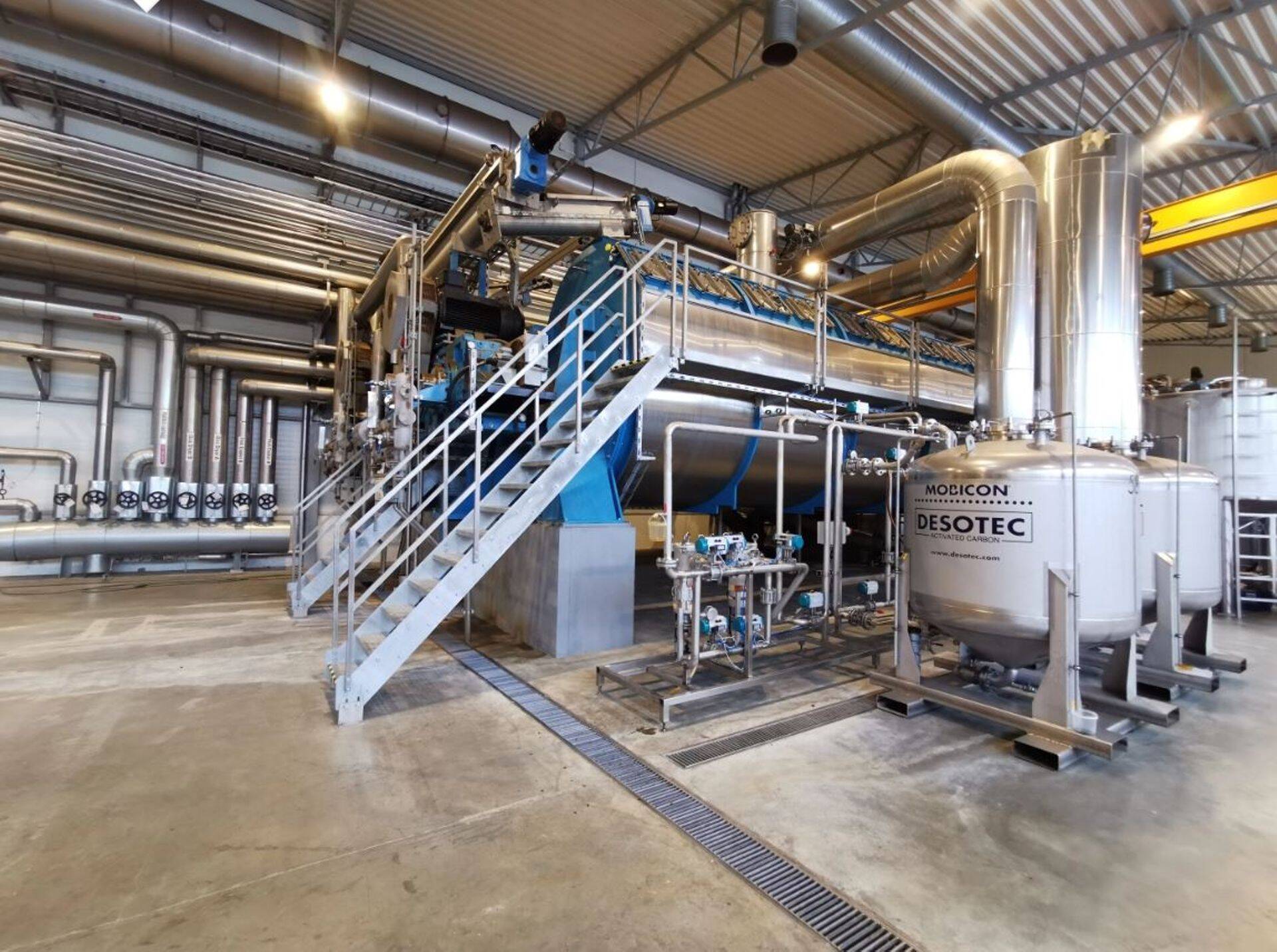 Kalakomponenditehase seadmestik.