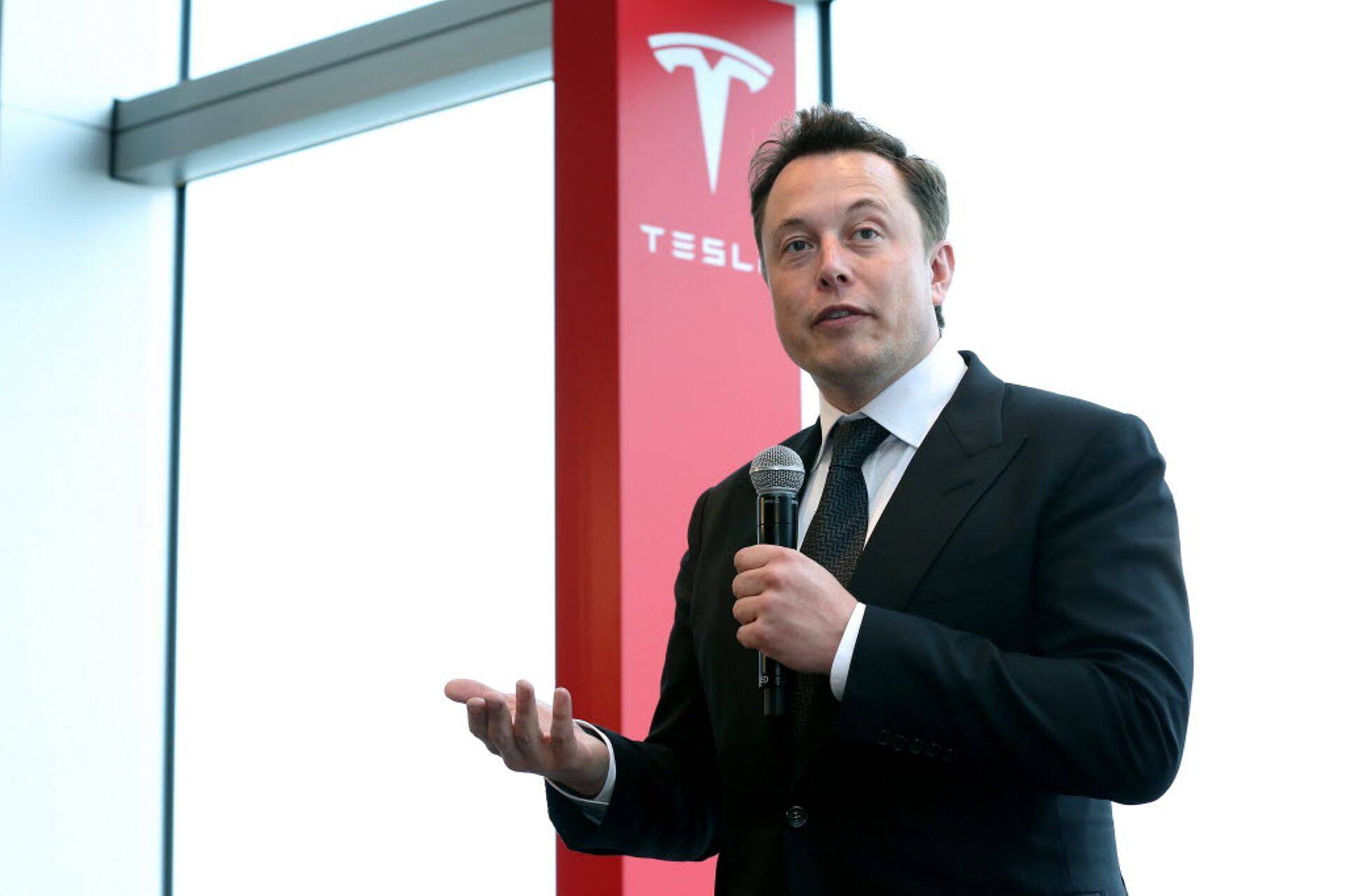 Tesla tegevjuhi Elon Muski palk on 1 dollar aastas.