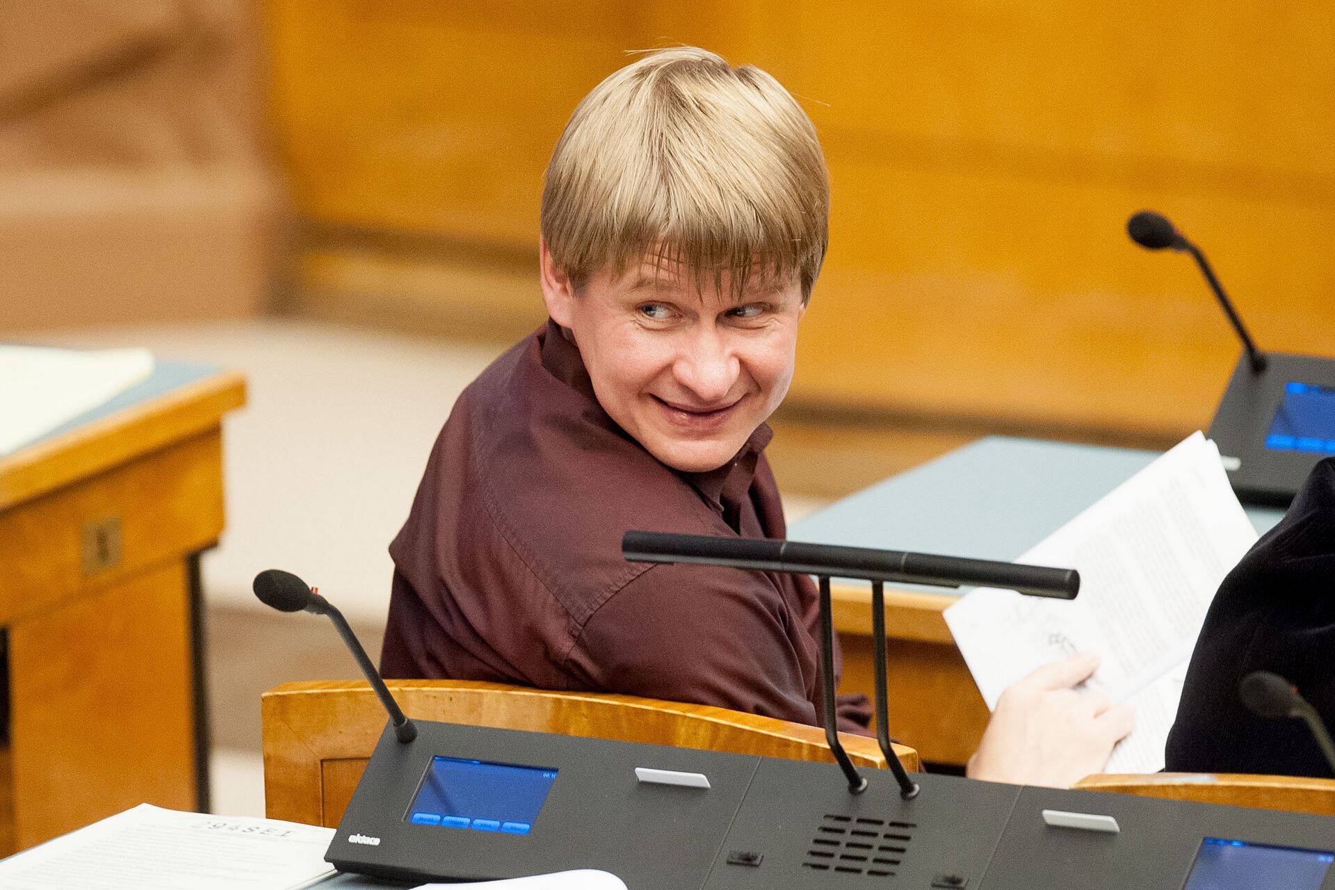 Riigikogulane Meelis Mälberg nimetab jaburaks valguskaabli paigaldamise hinda.