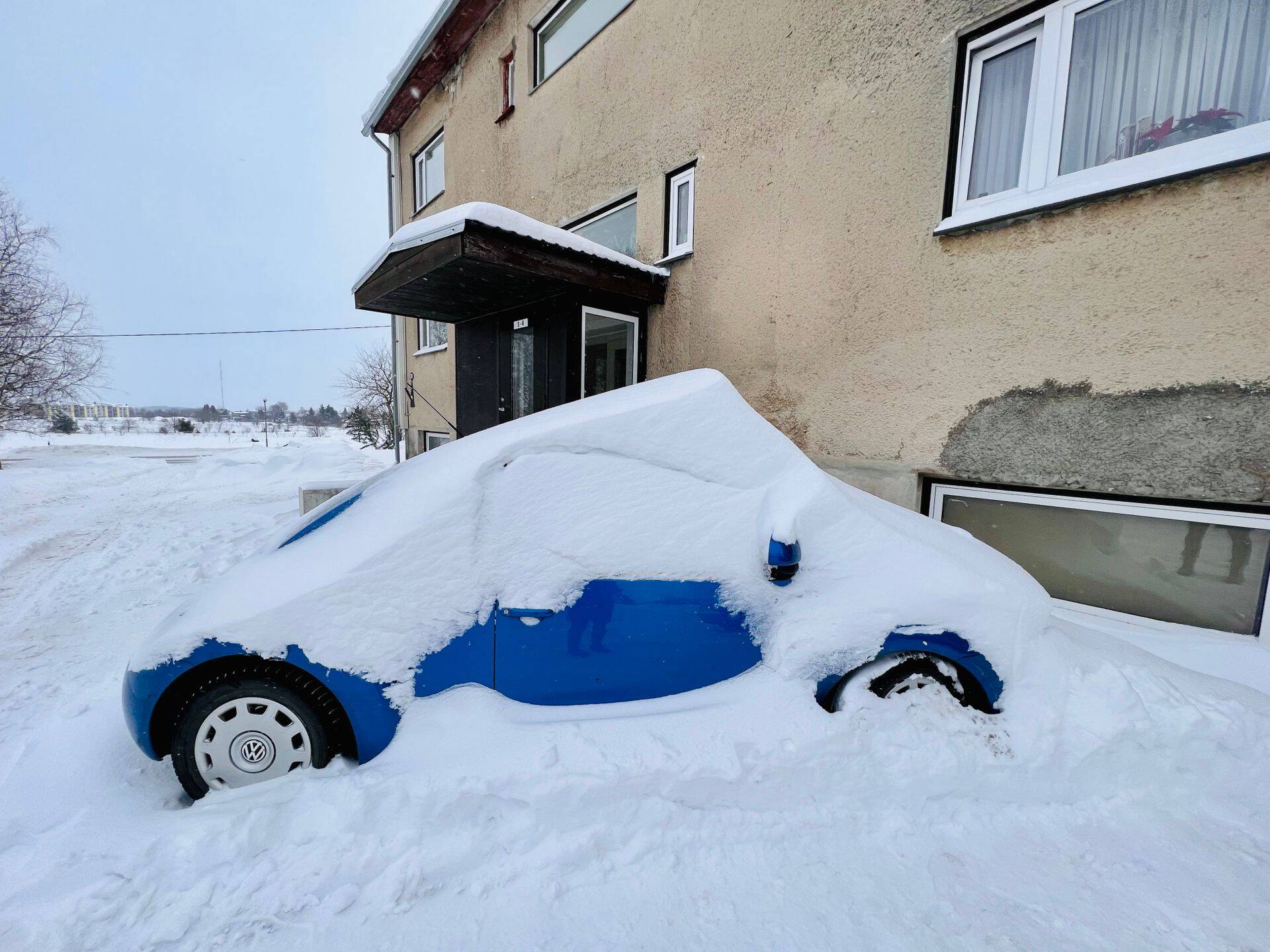 Auto lumest välja rookimine ja jää kraapimine on aeganõudev ja tüütu tegevus.