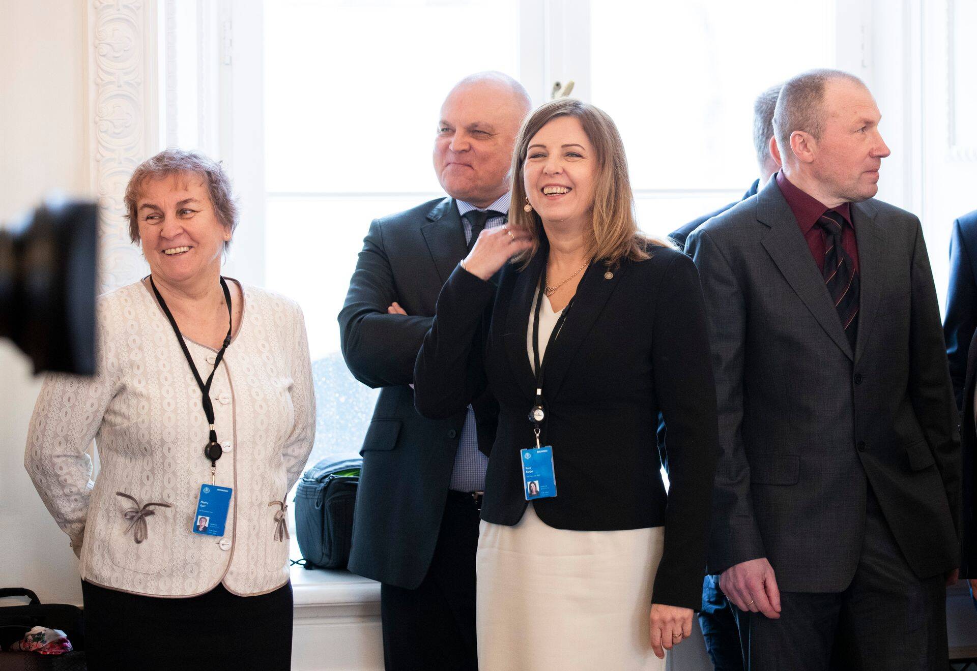 Väliskaubandus- ja IT-minister Kert Kingo (keskel) on öelnud, et ei plaani välisvisiitidel inglise keeles rääkida.