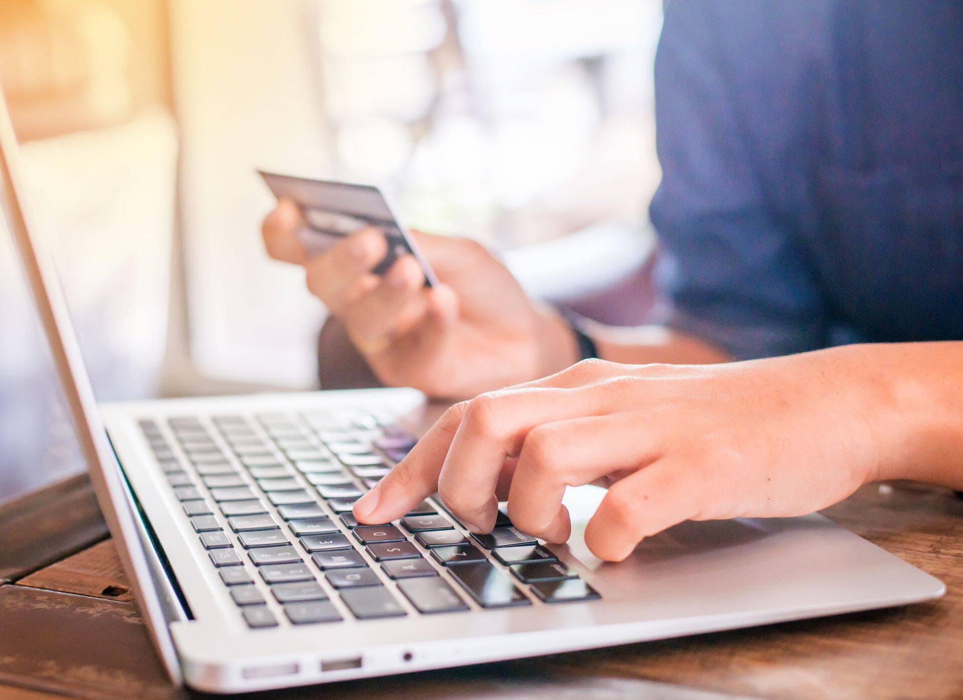 LHV kliendid saavad nüüdsest teha ja vastu võtta reaalajas liikuvaid välkmakseid.